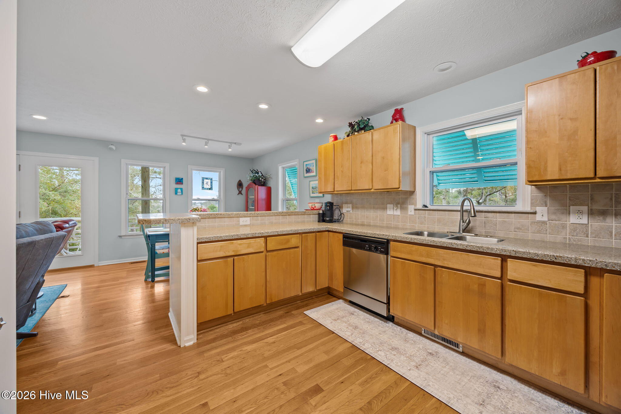 100558416 | Photo 17