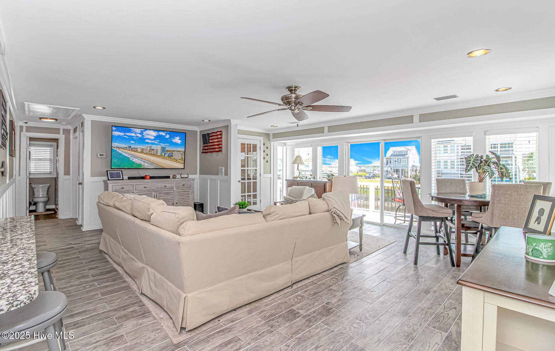 100526104 | Photo 11