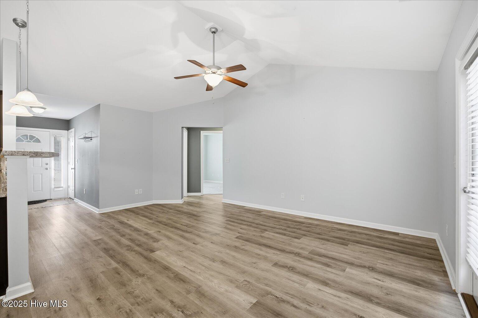 100543351 | Photo 21