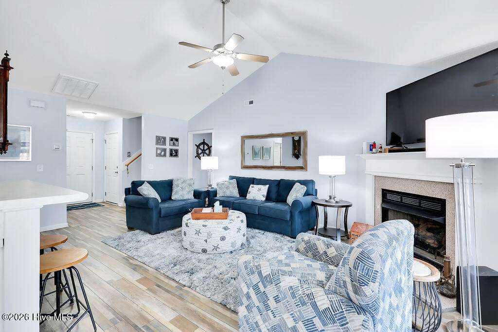 100550832 | Photo 24