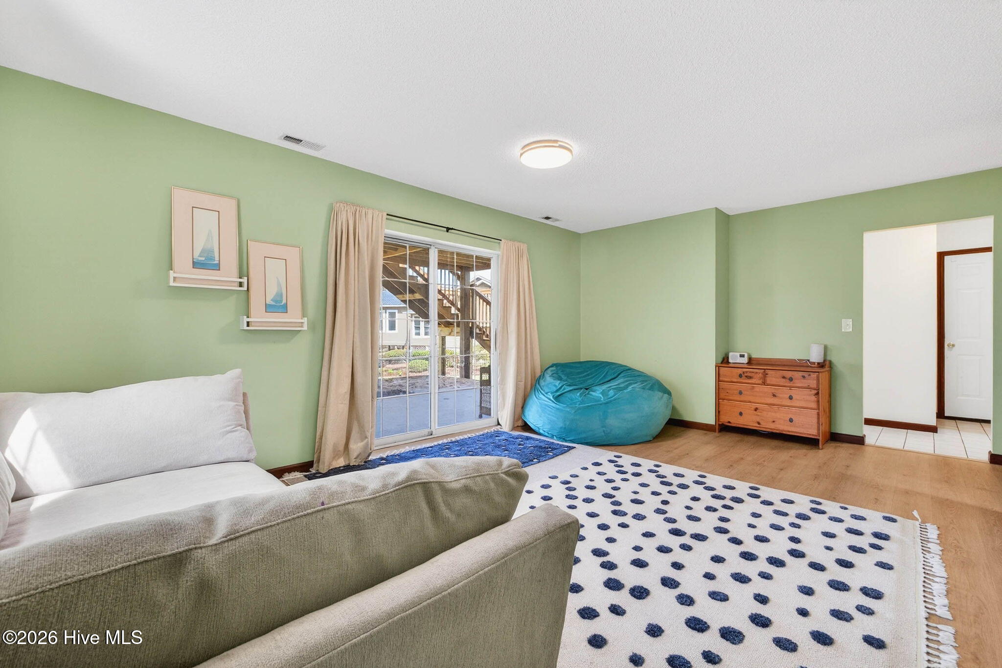 100561895 | Photo 31