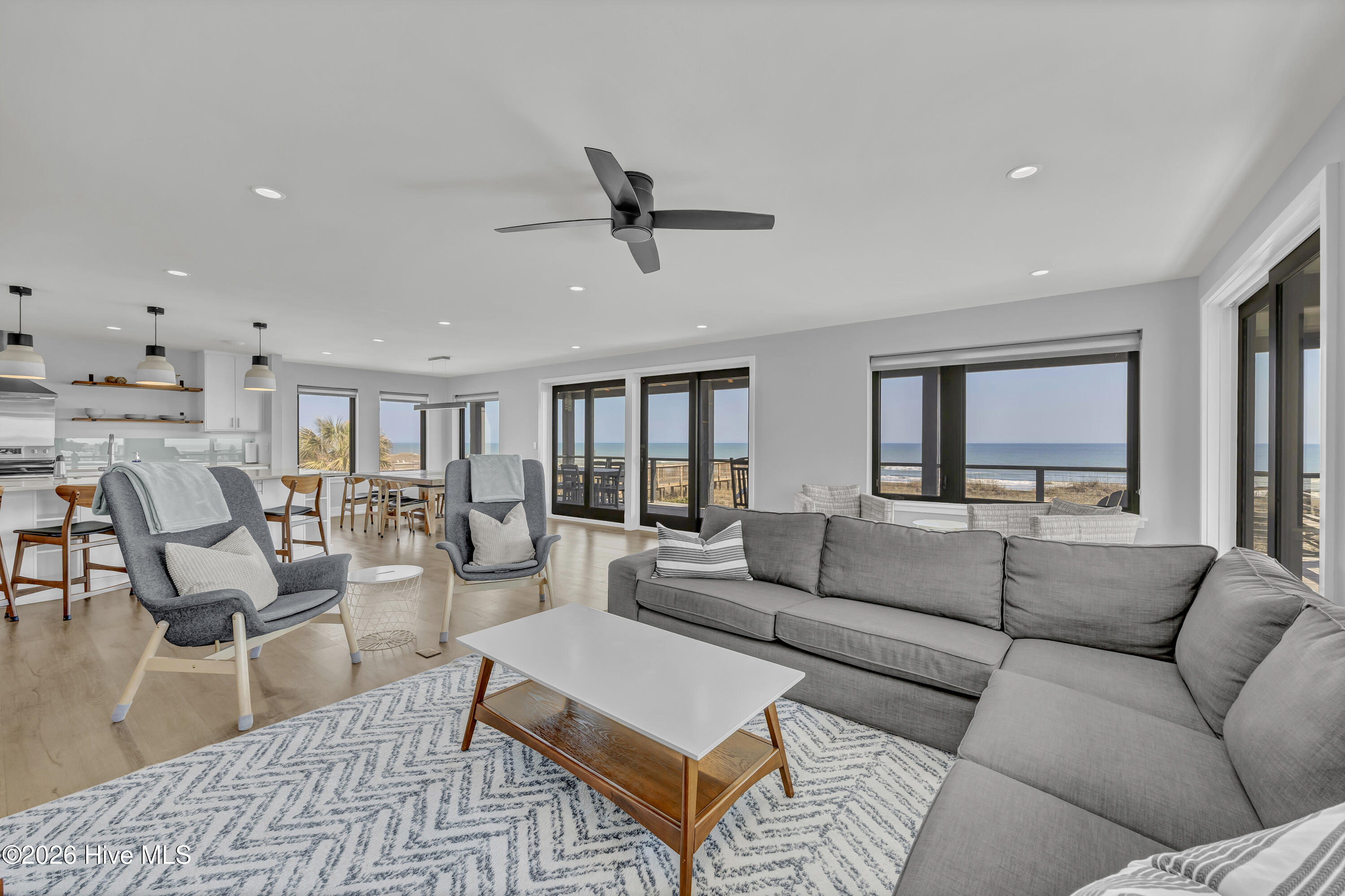 100565280 | Photo 46