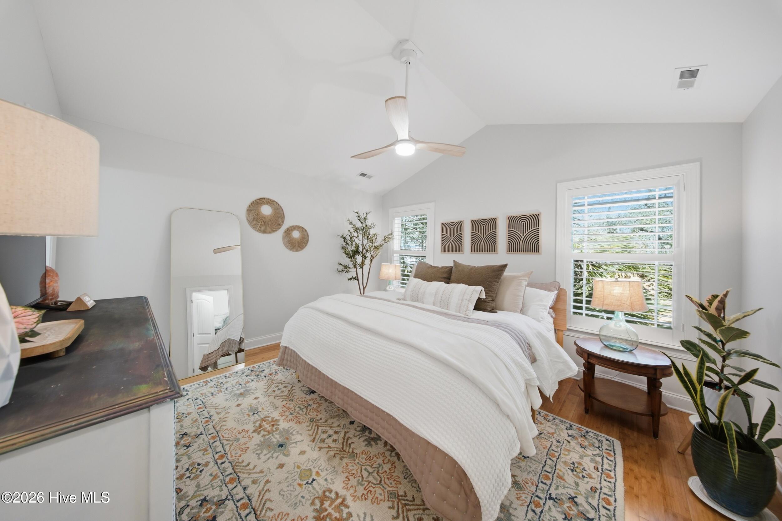 100561155 | Photo 43