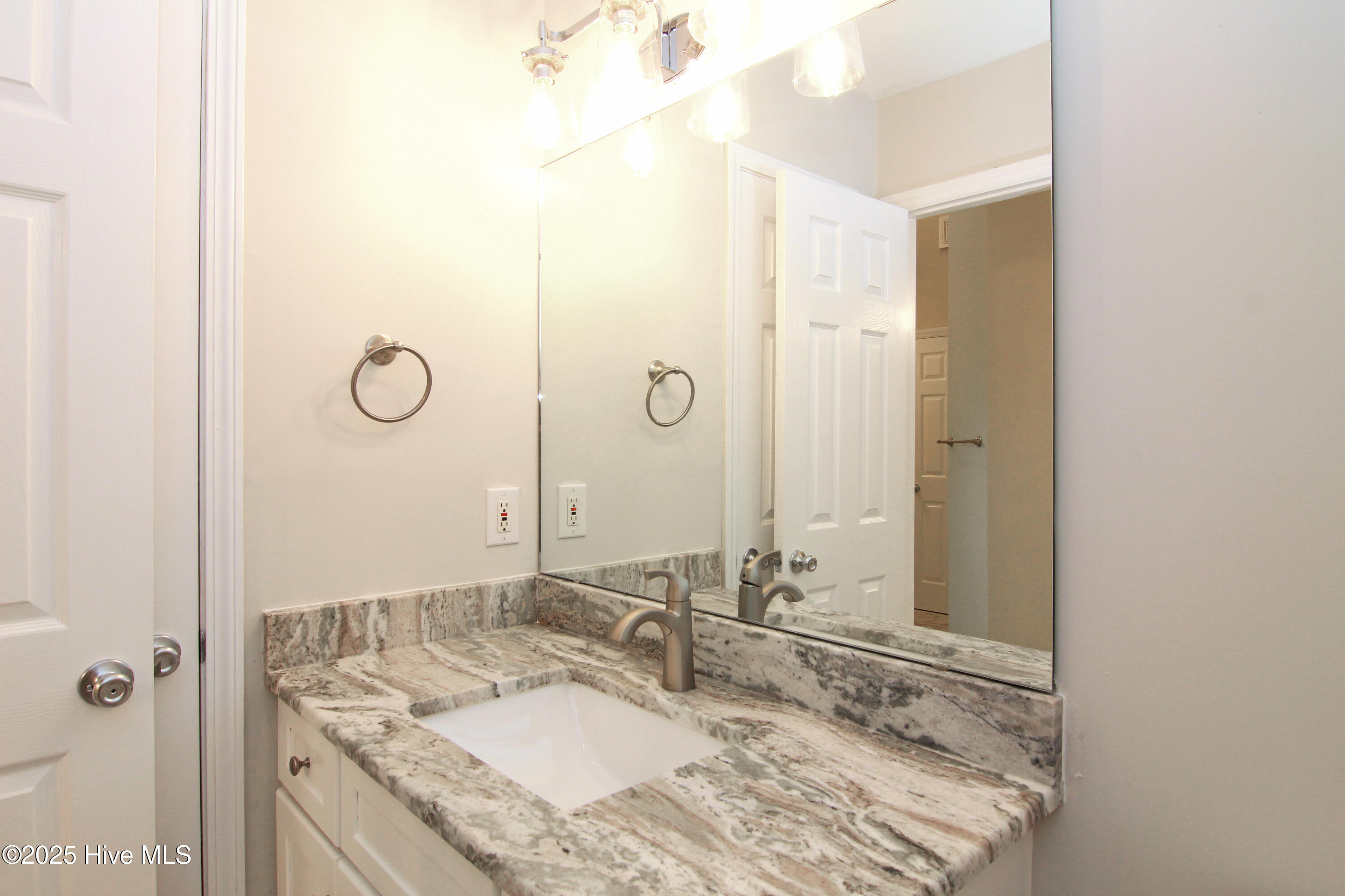 100517489 | Photo 28