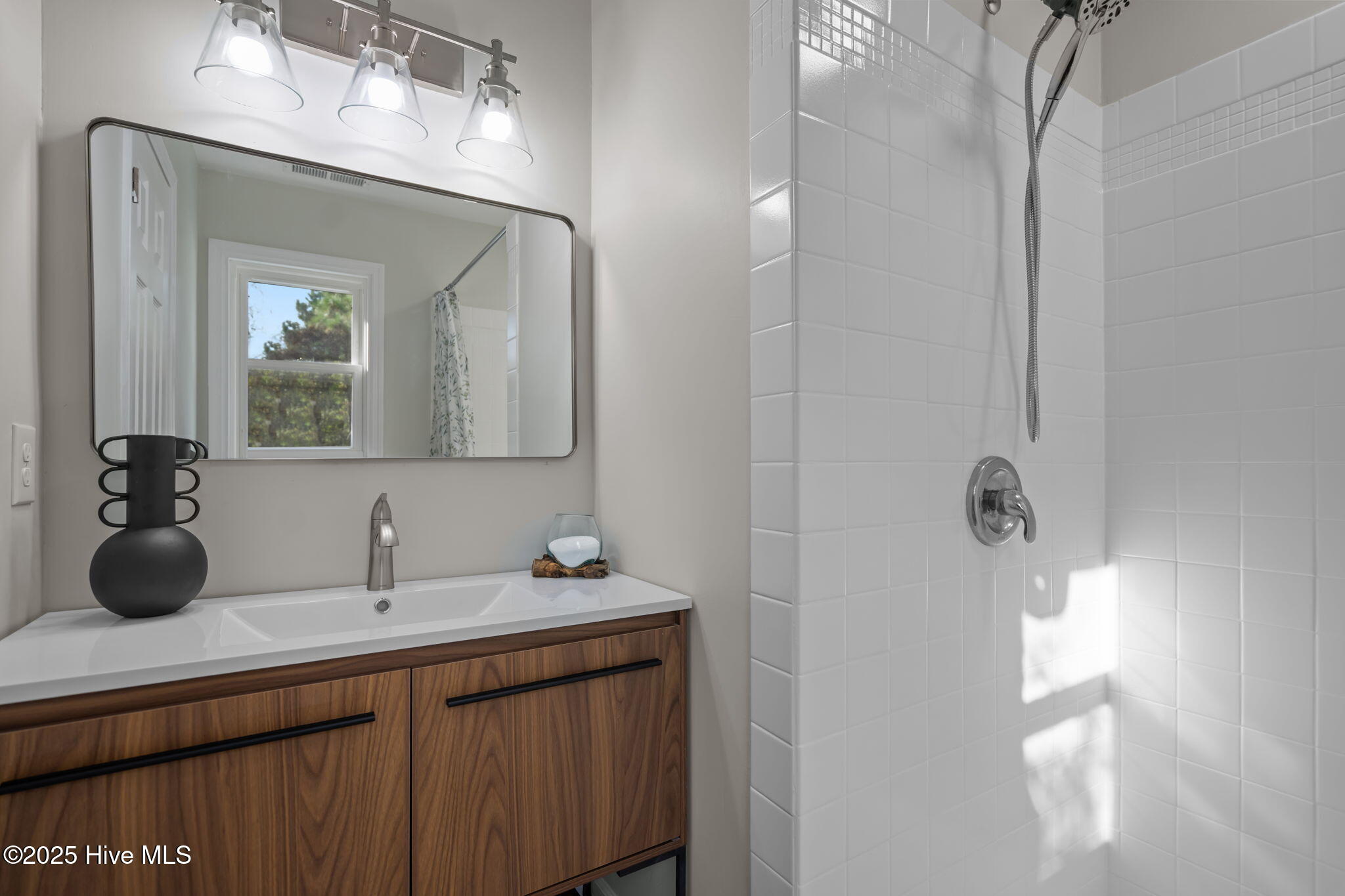 100527627 | Photo 34