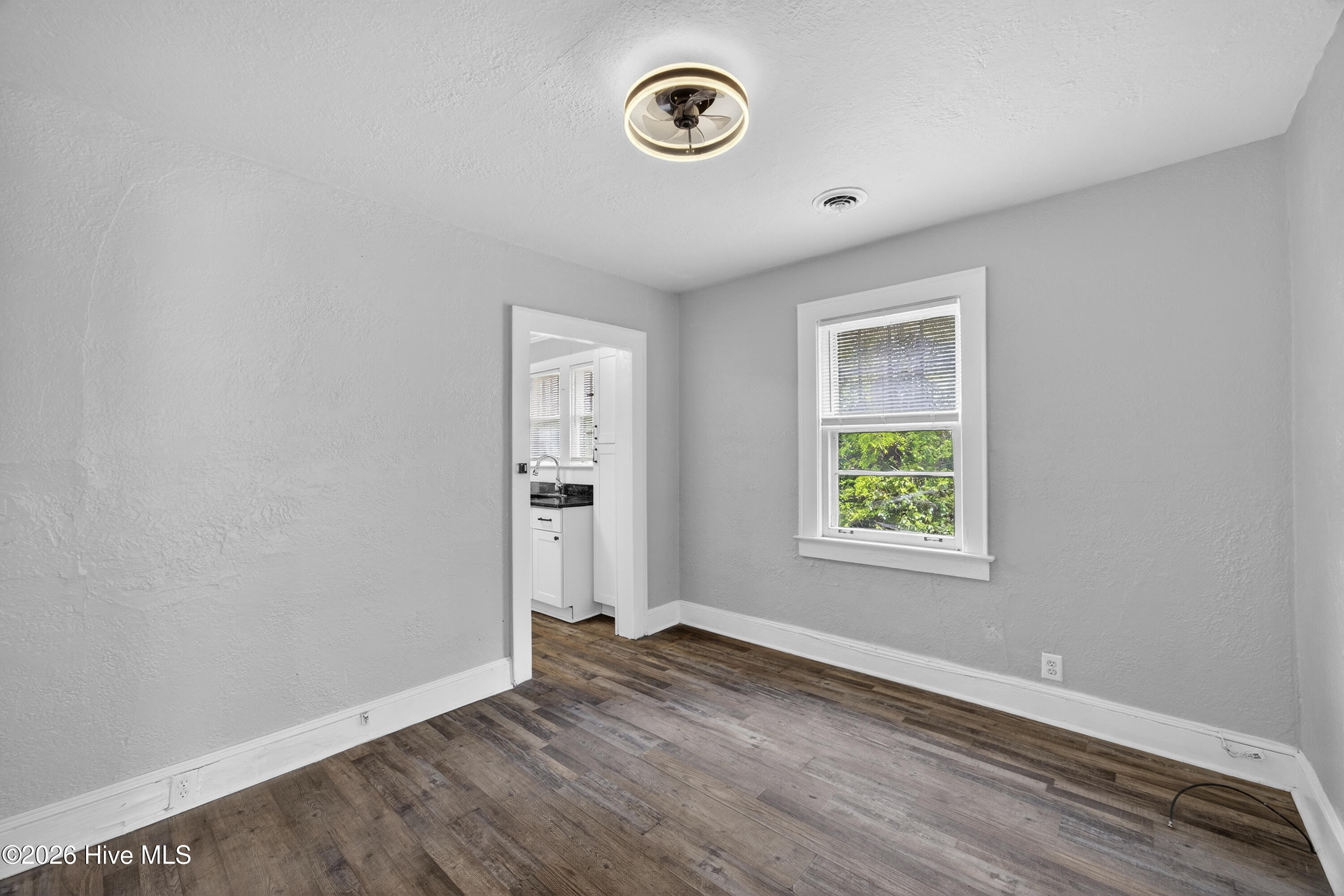 100564526 | Photo 20