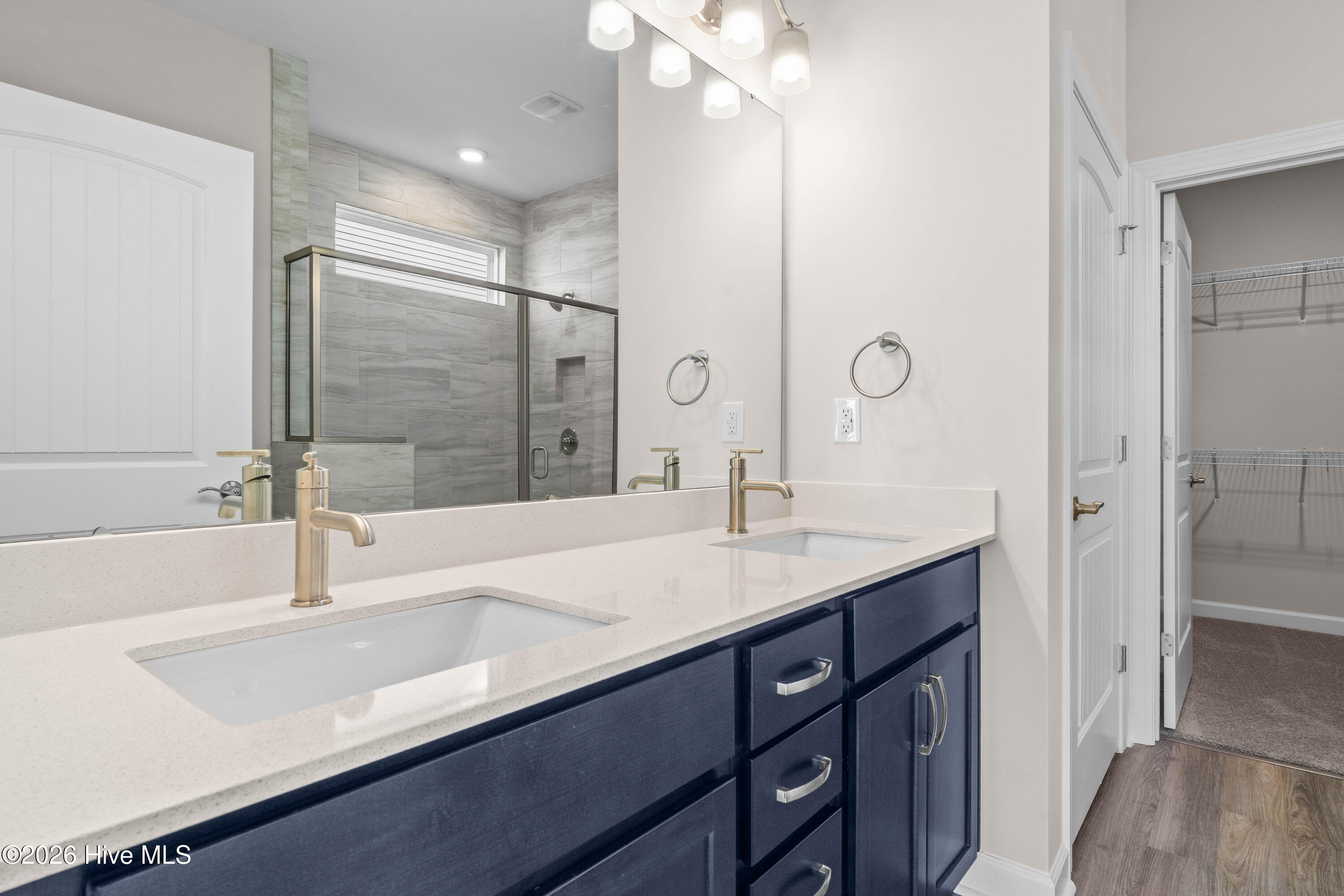 100493407 | Photo 21