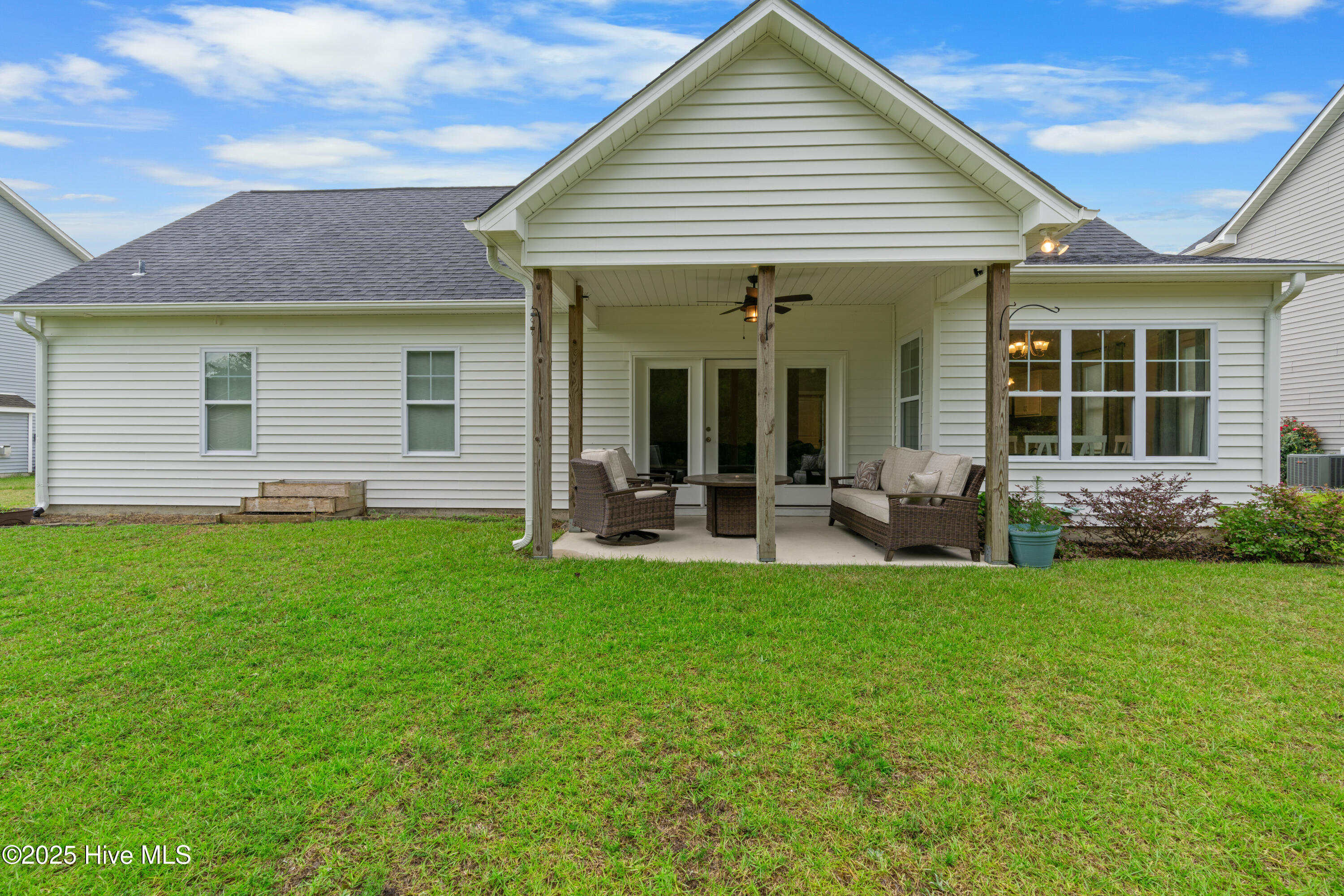 100518721 | Photo 15