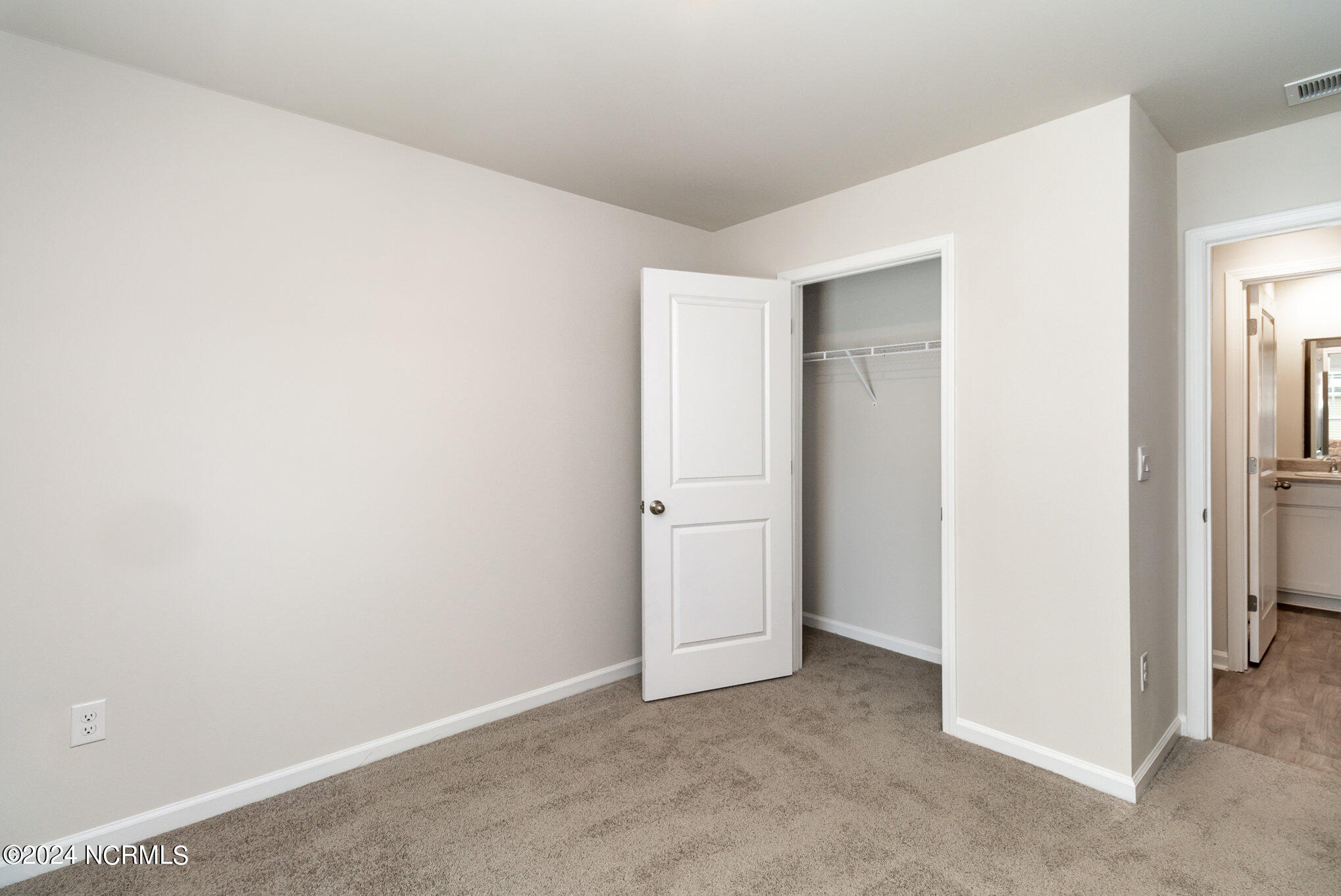 100548926 | Photo 10