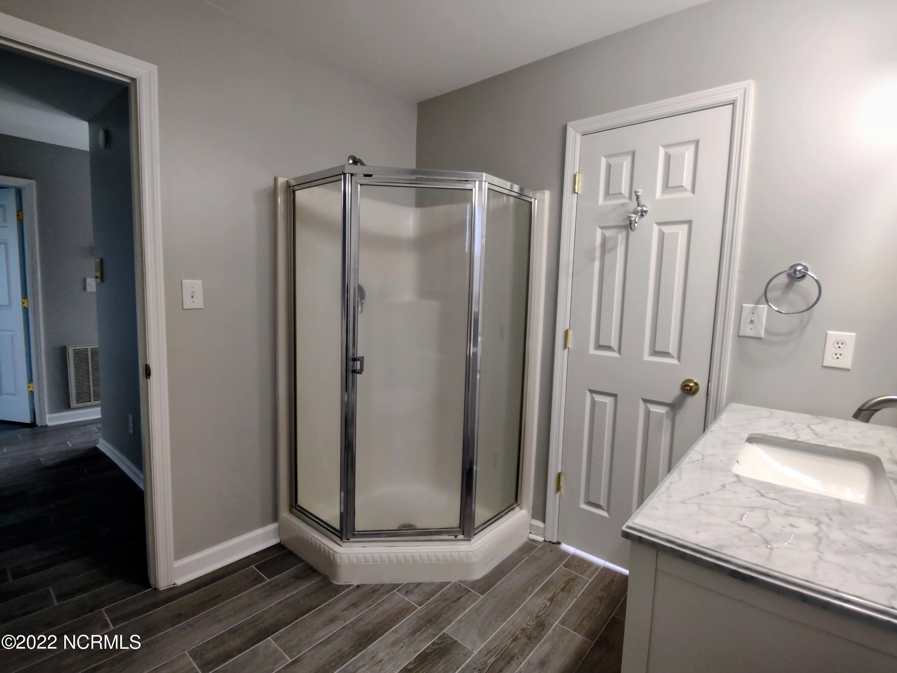 100546832 | Photo 25