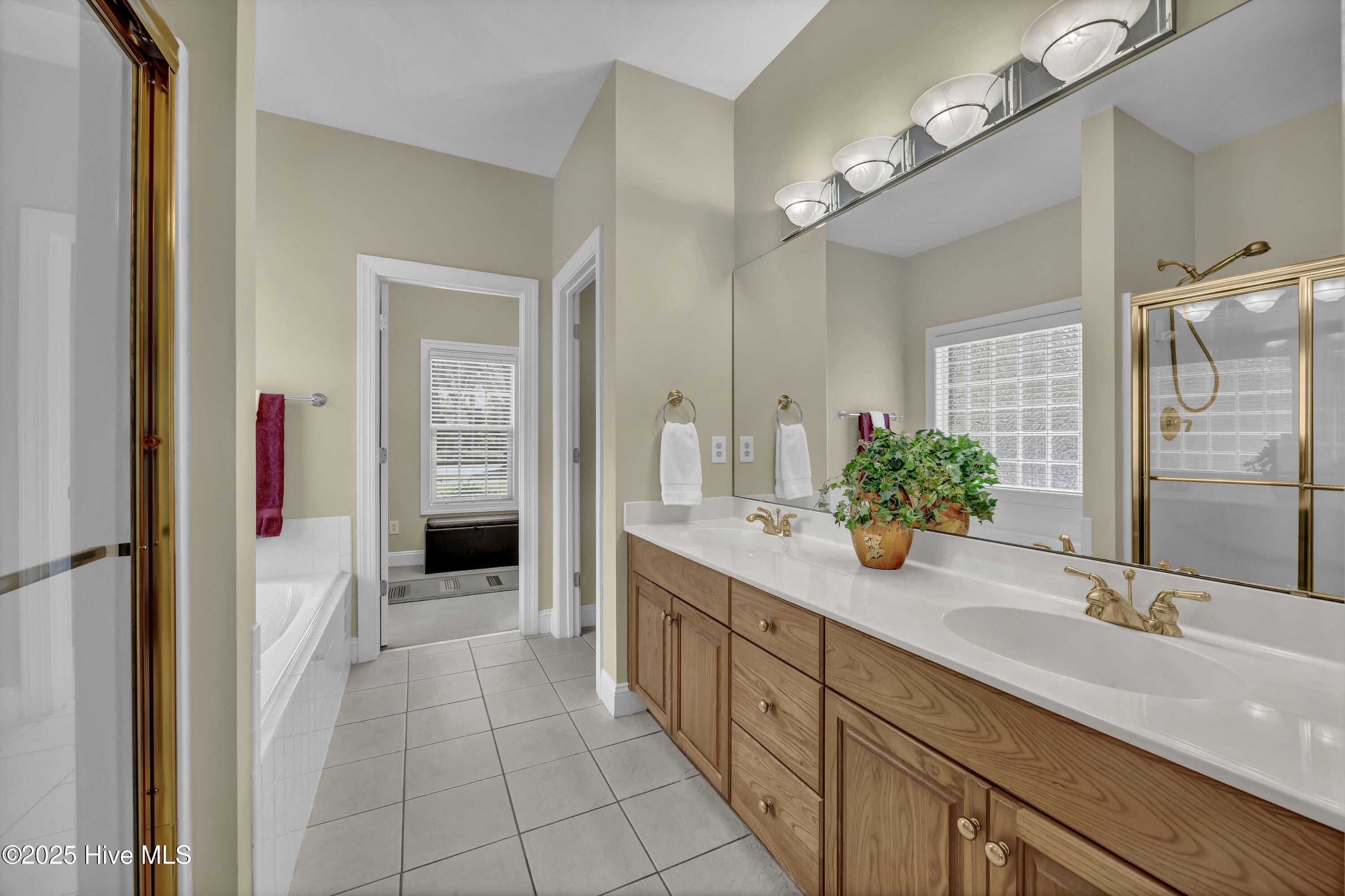 100530959 | Photo 18