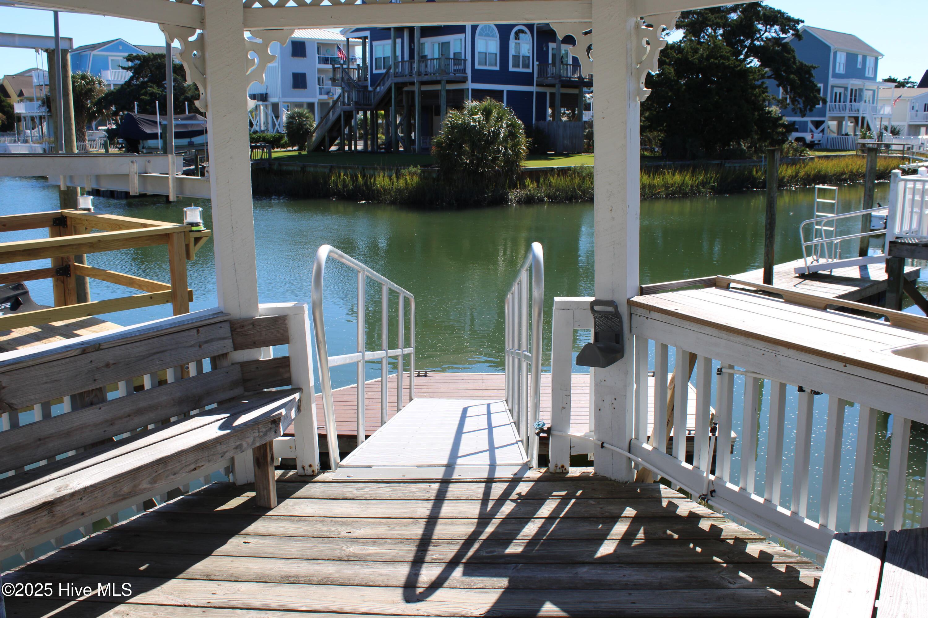 100557076 | Photo 40