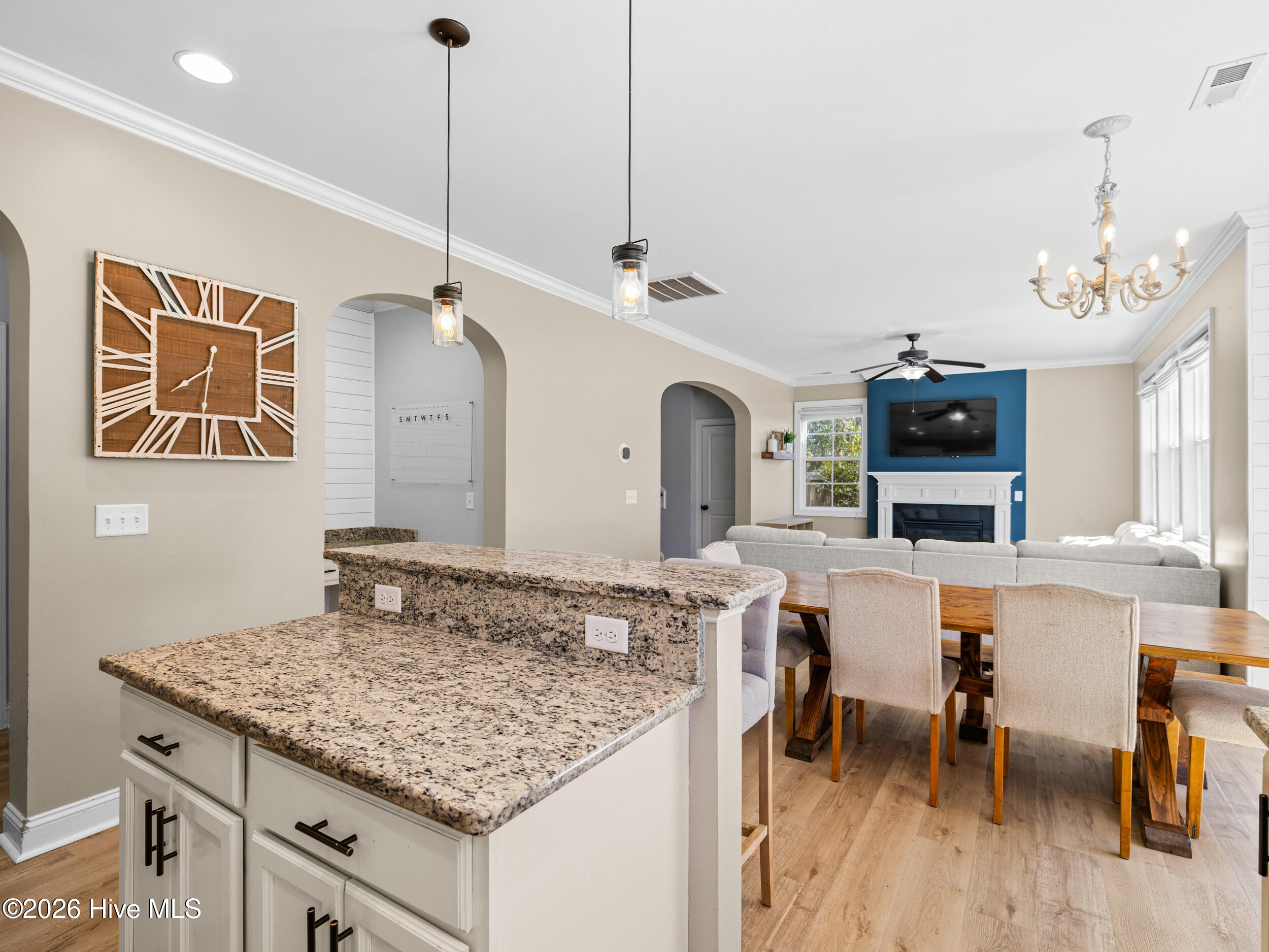 100566633 | Photo 35