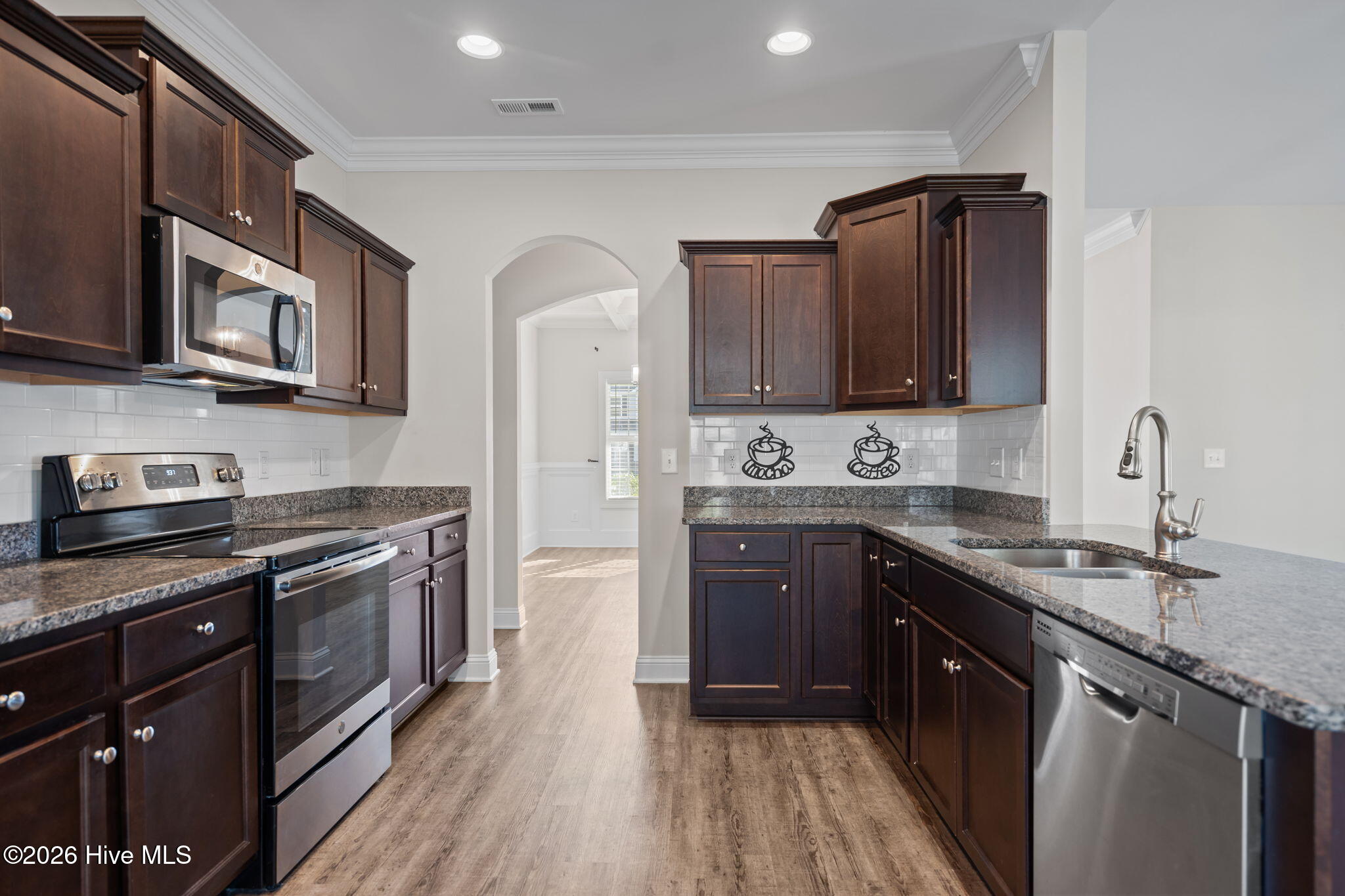 100561357 | Photo 14