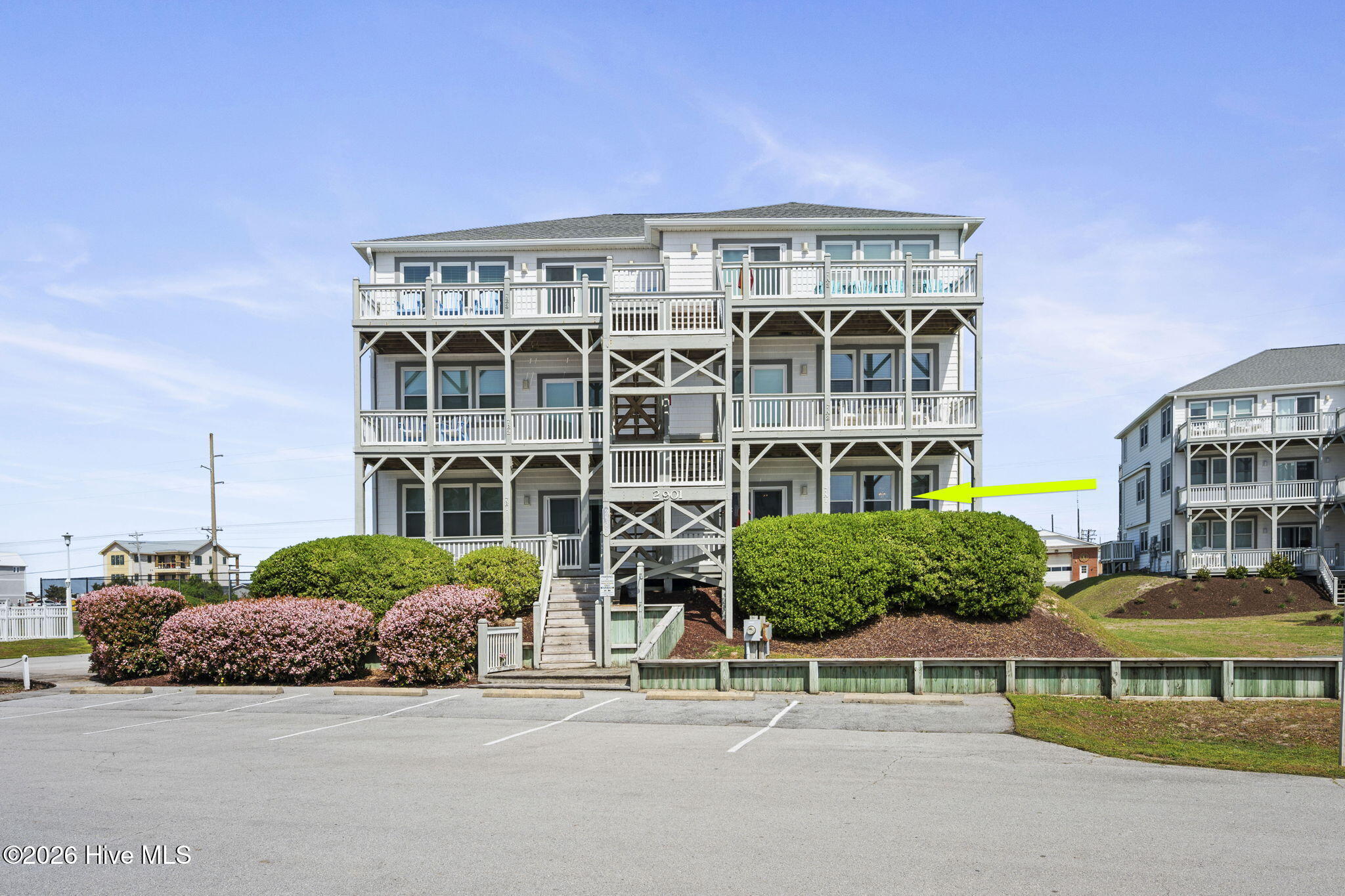 100566433 | Photo 44