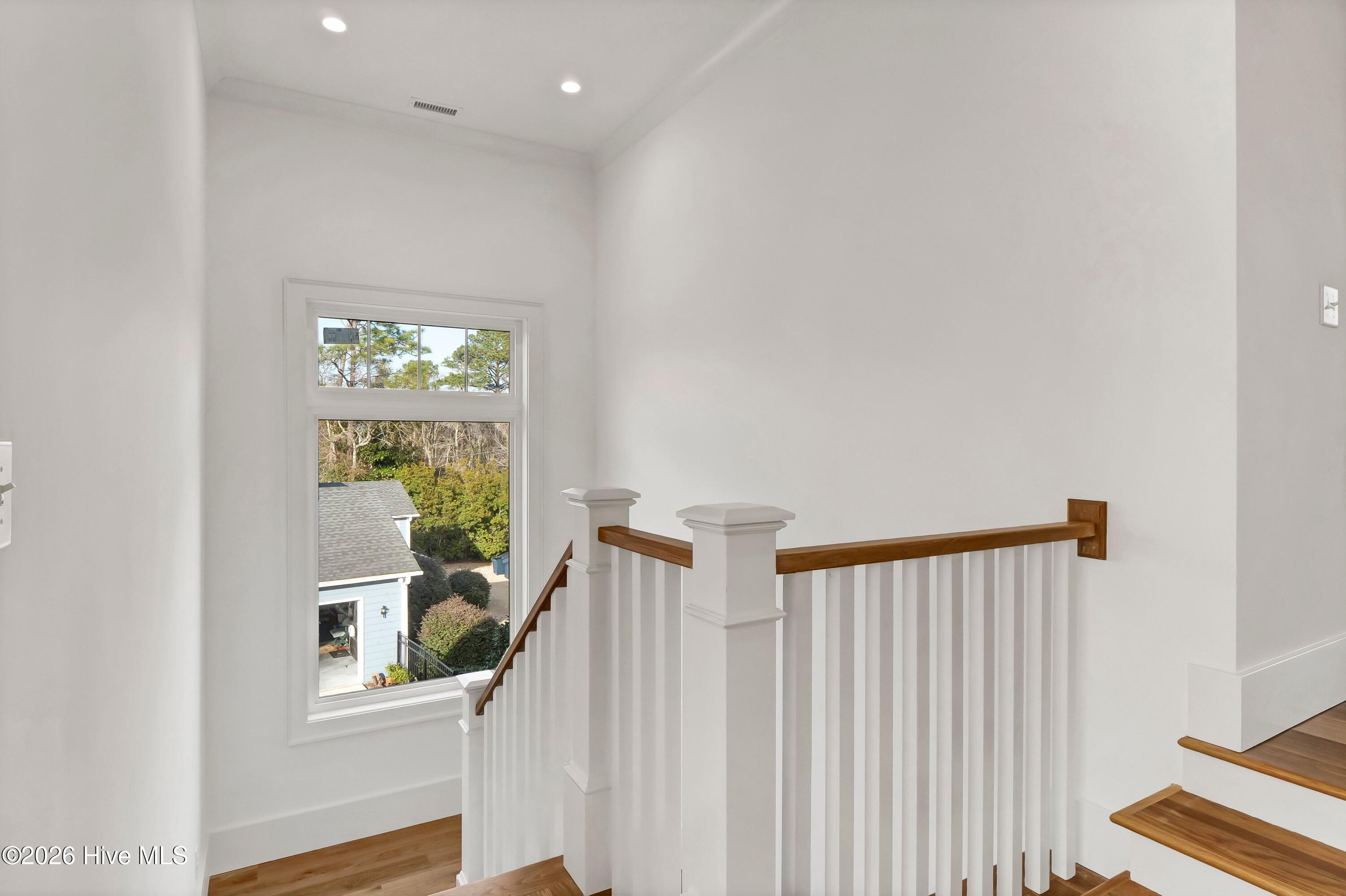 100553648 | Photo 38