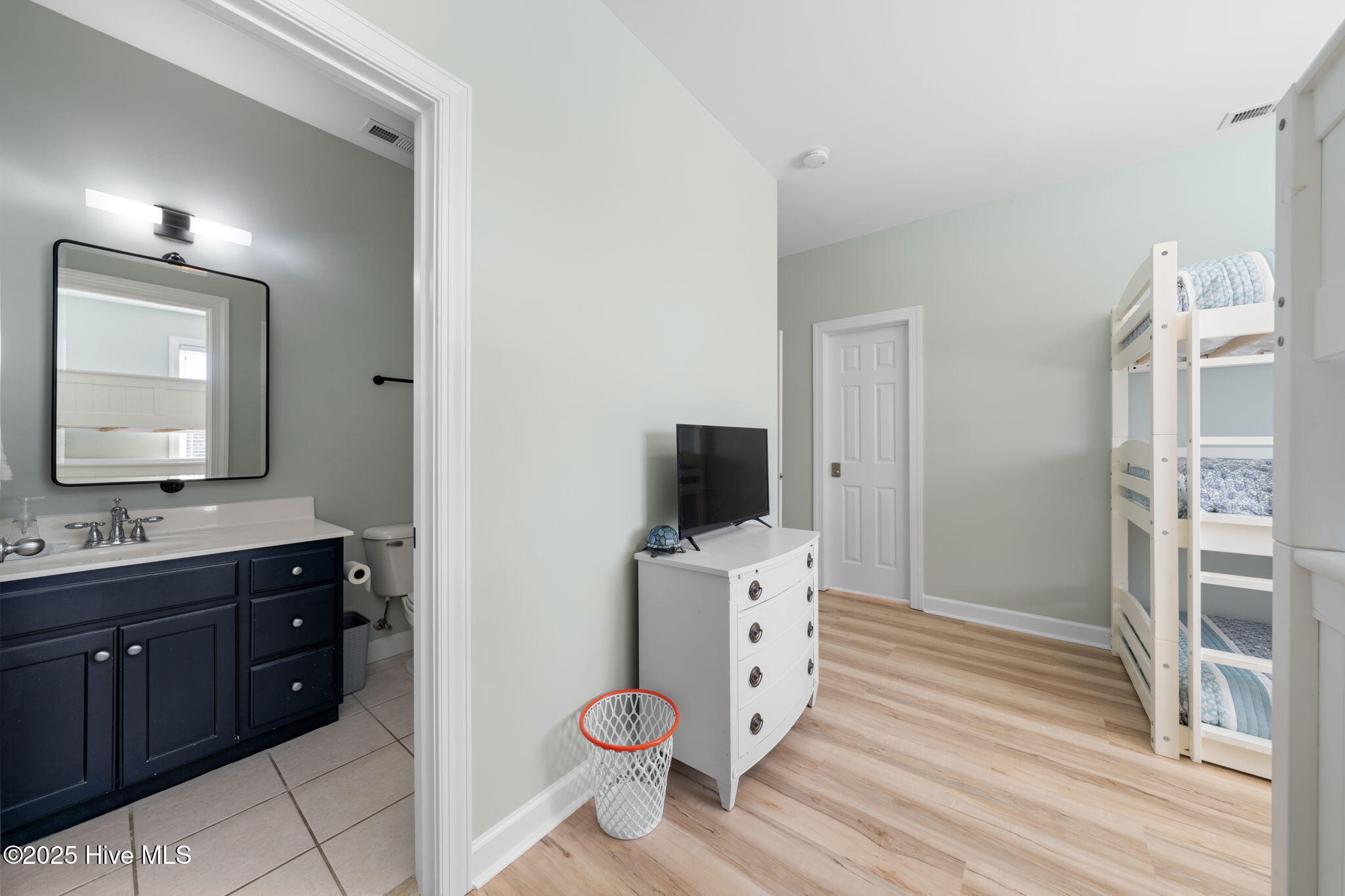 100526205 | Photo 38