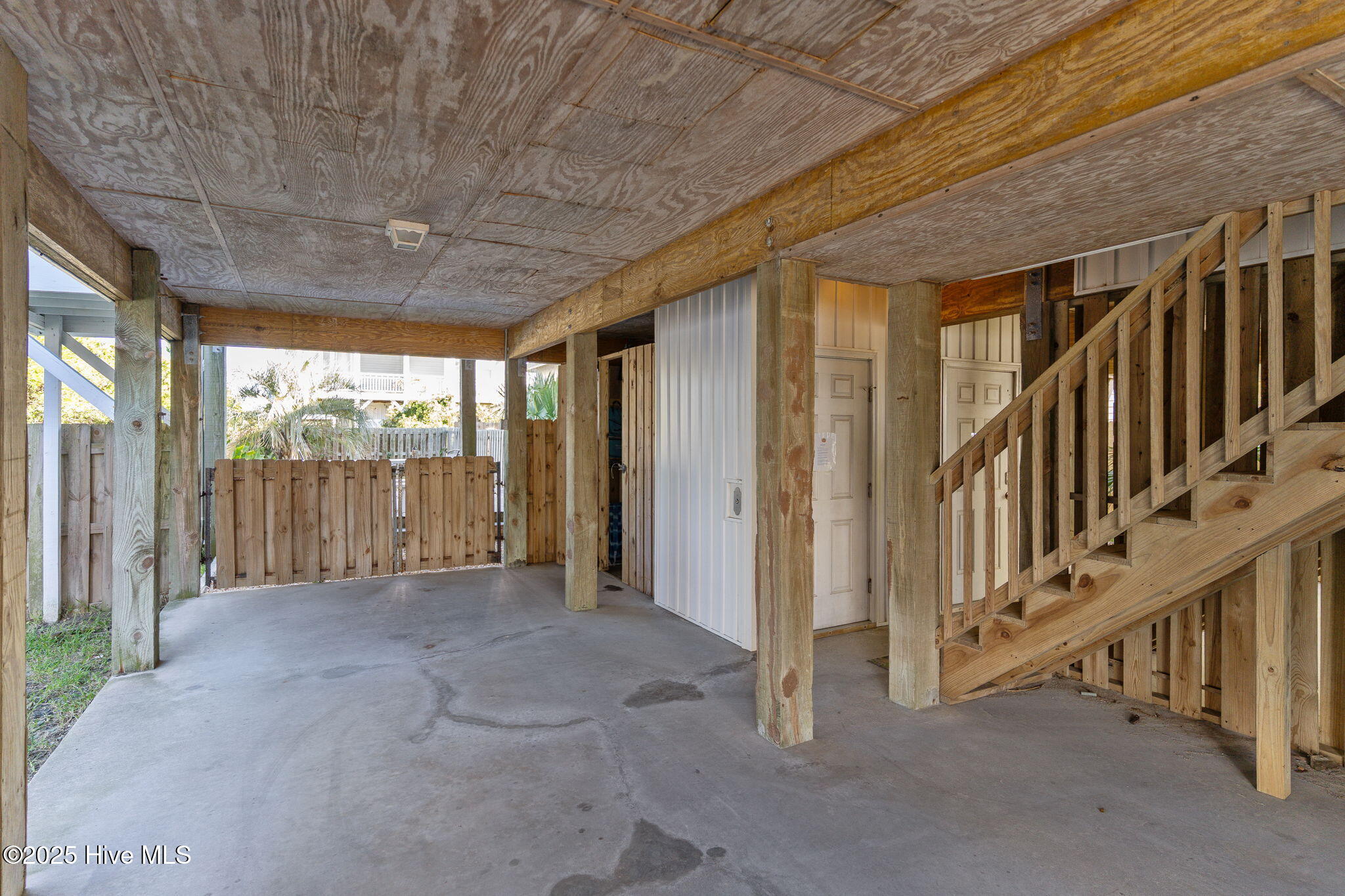 100540716 | Photo 38