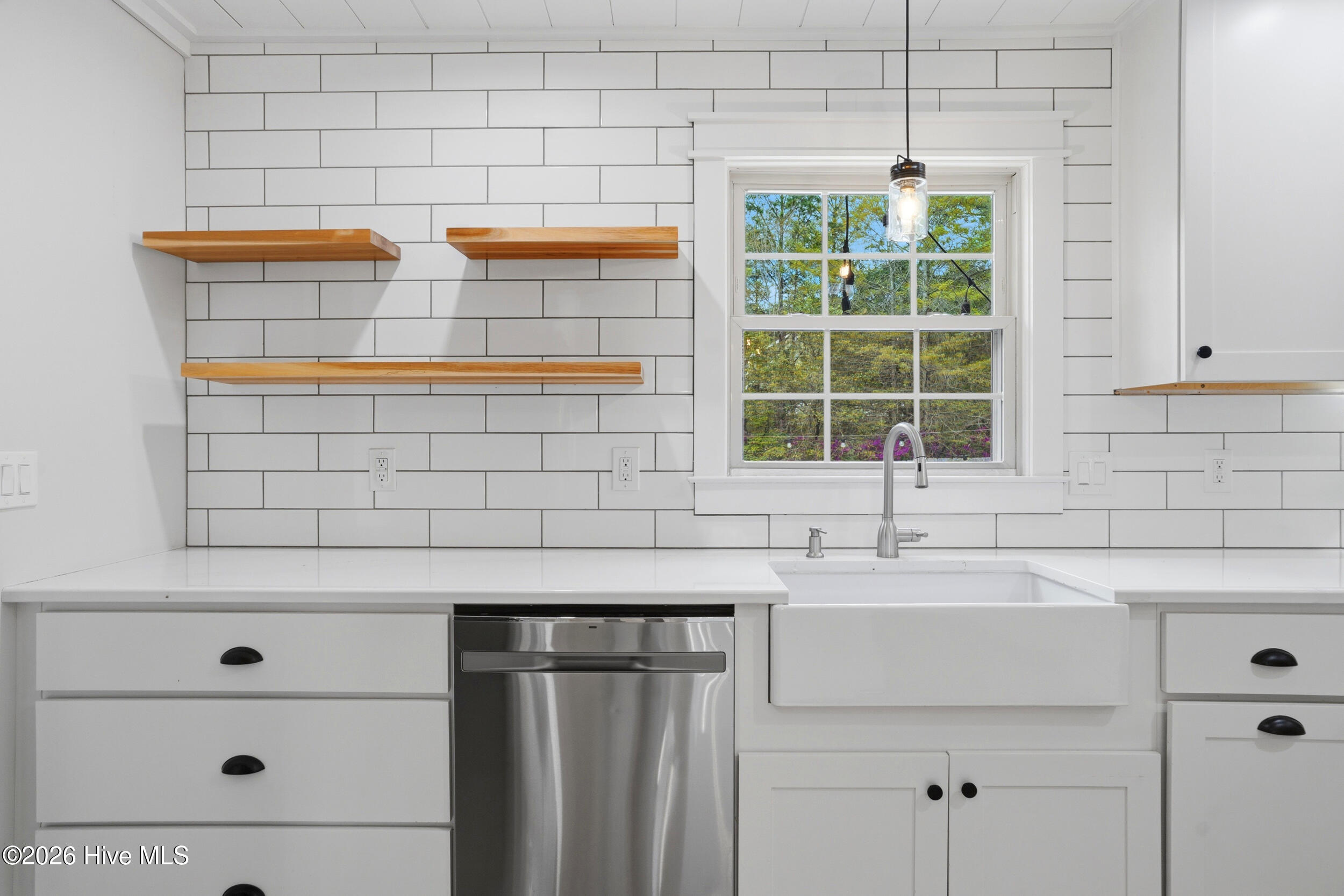 100565910 | Photo 16