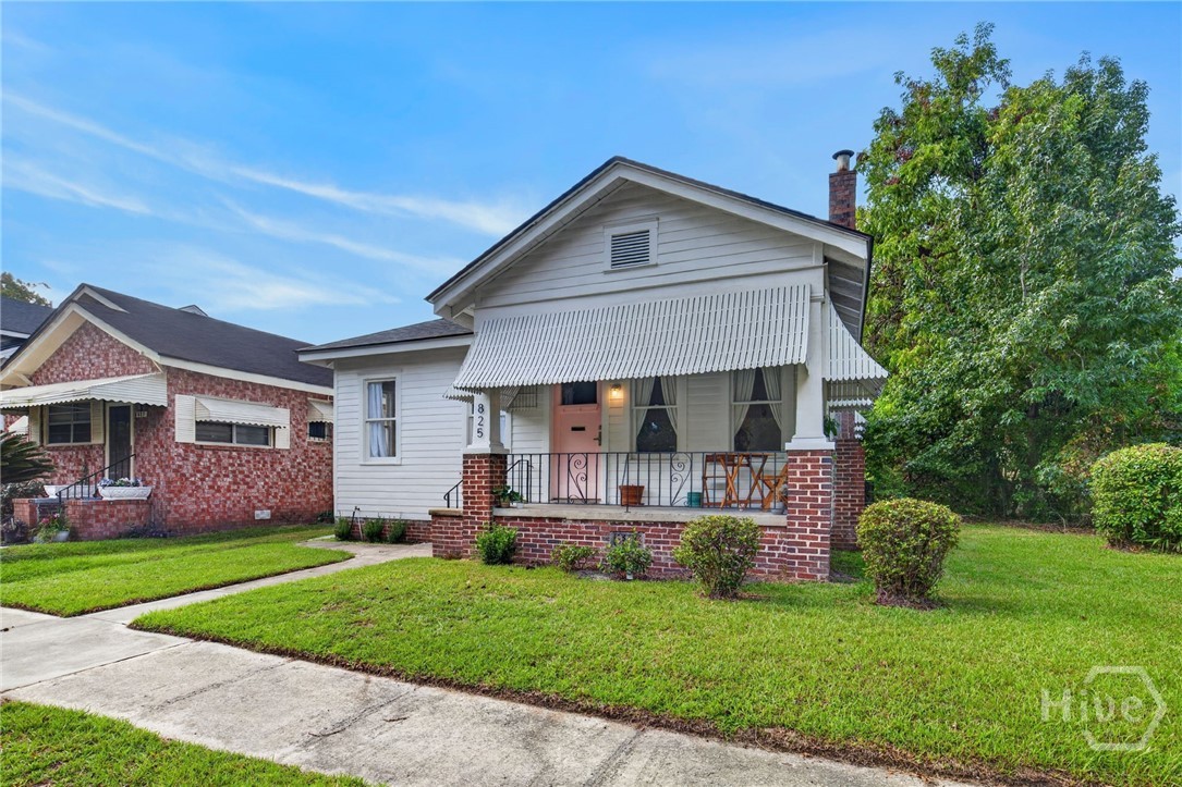 Photo 3 of Single family home for sale at 825 E 34th Street, Savannah, GA 31401 | MLS# SA363575 | Listing updated on 2026-10-01