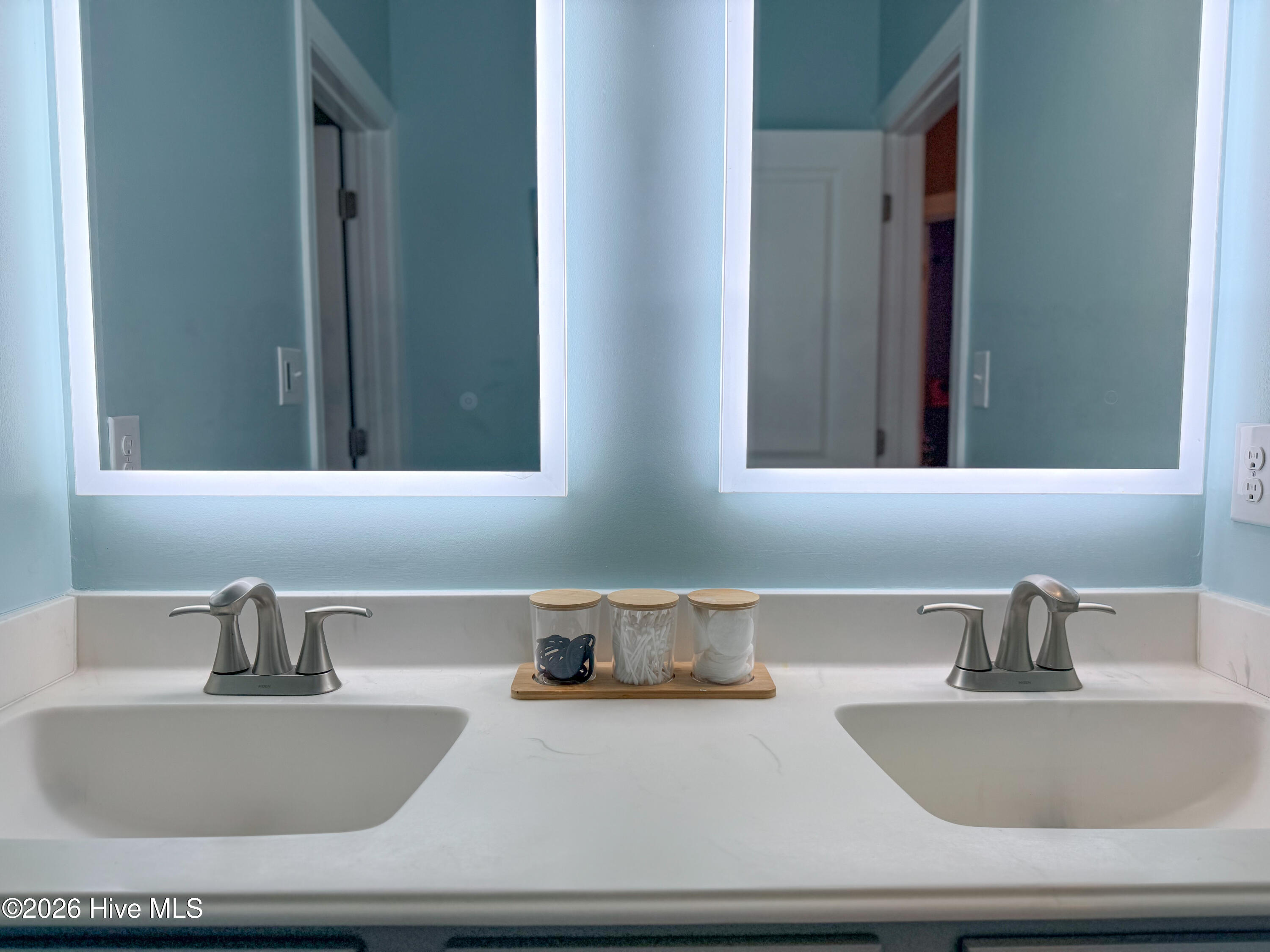 100569259 | Photo 52