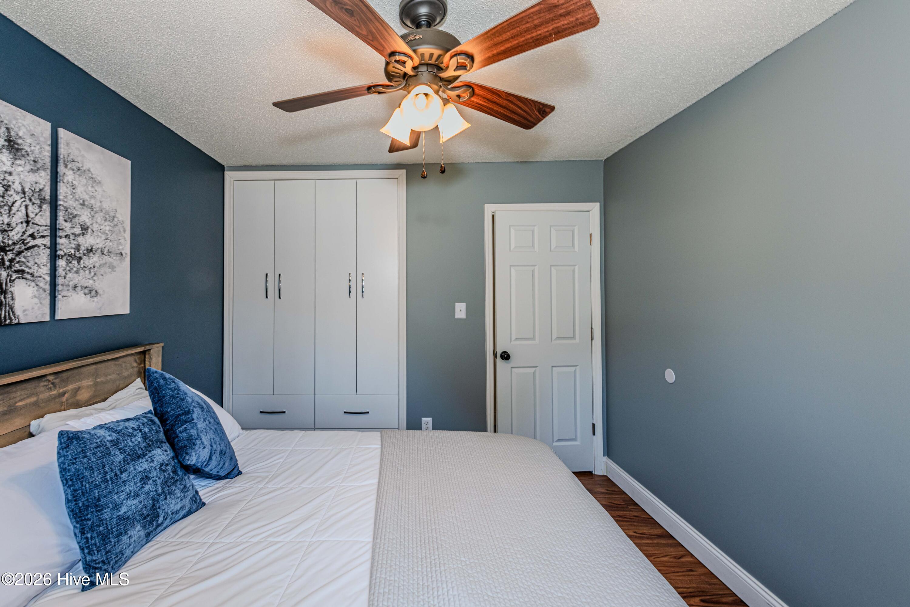 100564633 | Photo 51