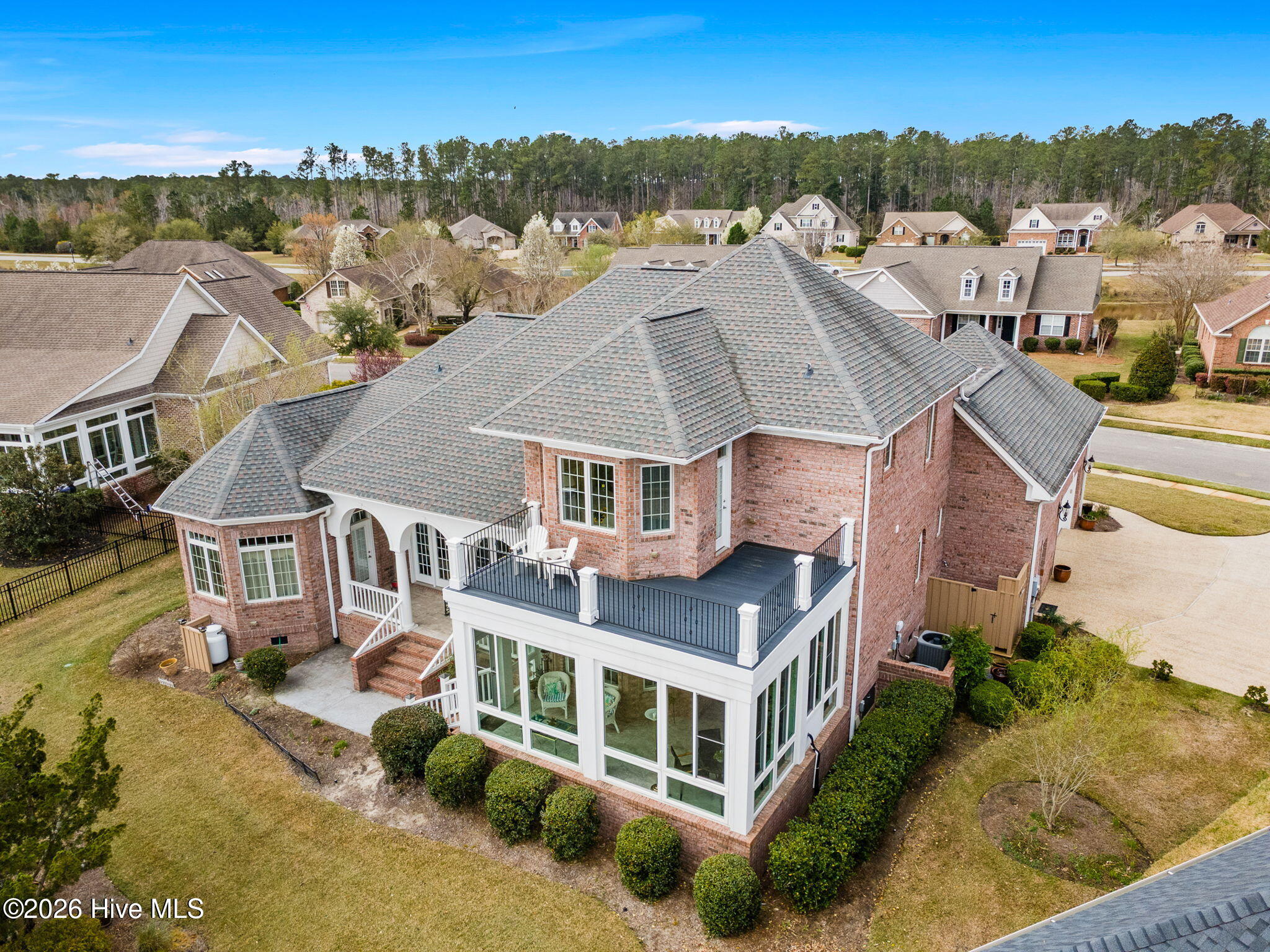 100560787 | Photo 61