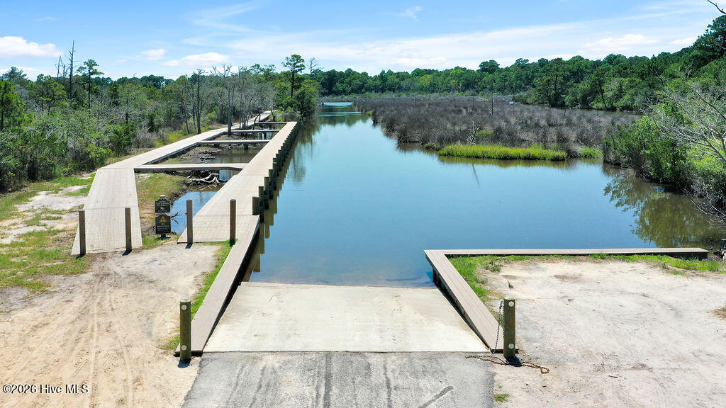Put the boat in right from your neighborhood with Mimosa Bay's private community boat ramp