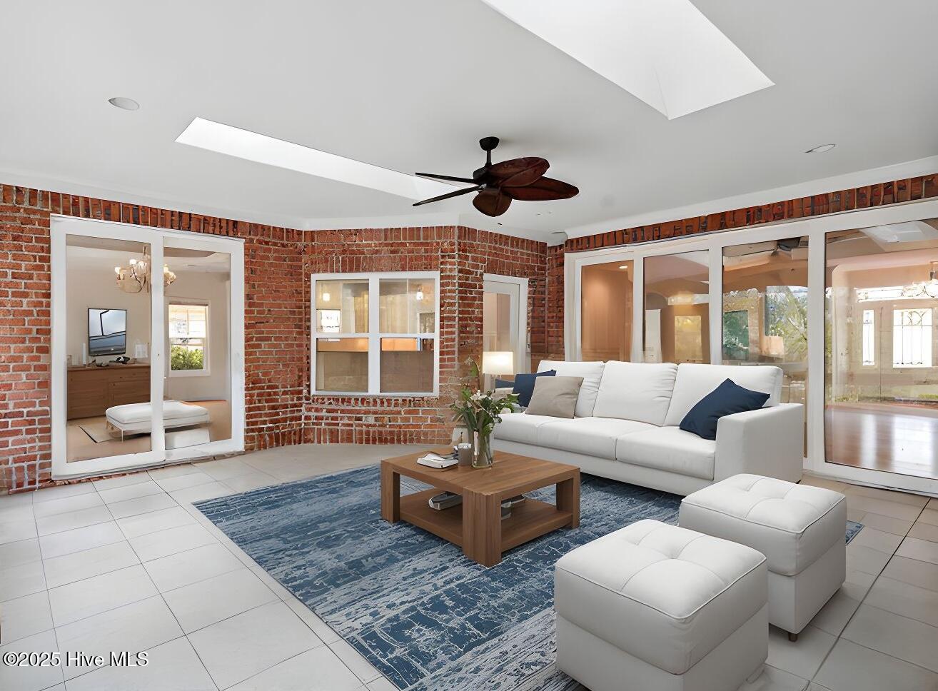 100550023 | Photo 48