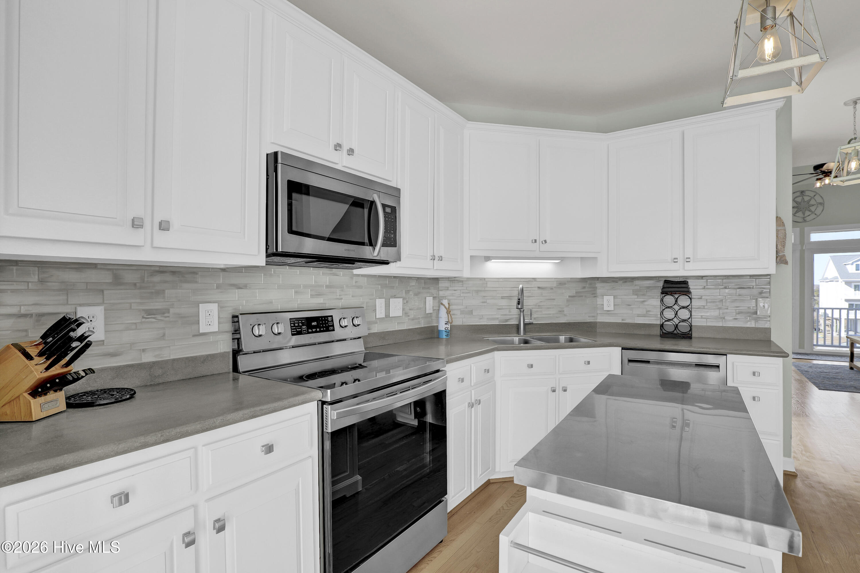 100550278 | Photo 13