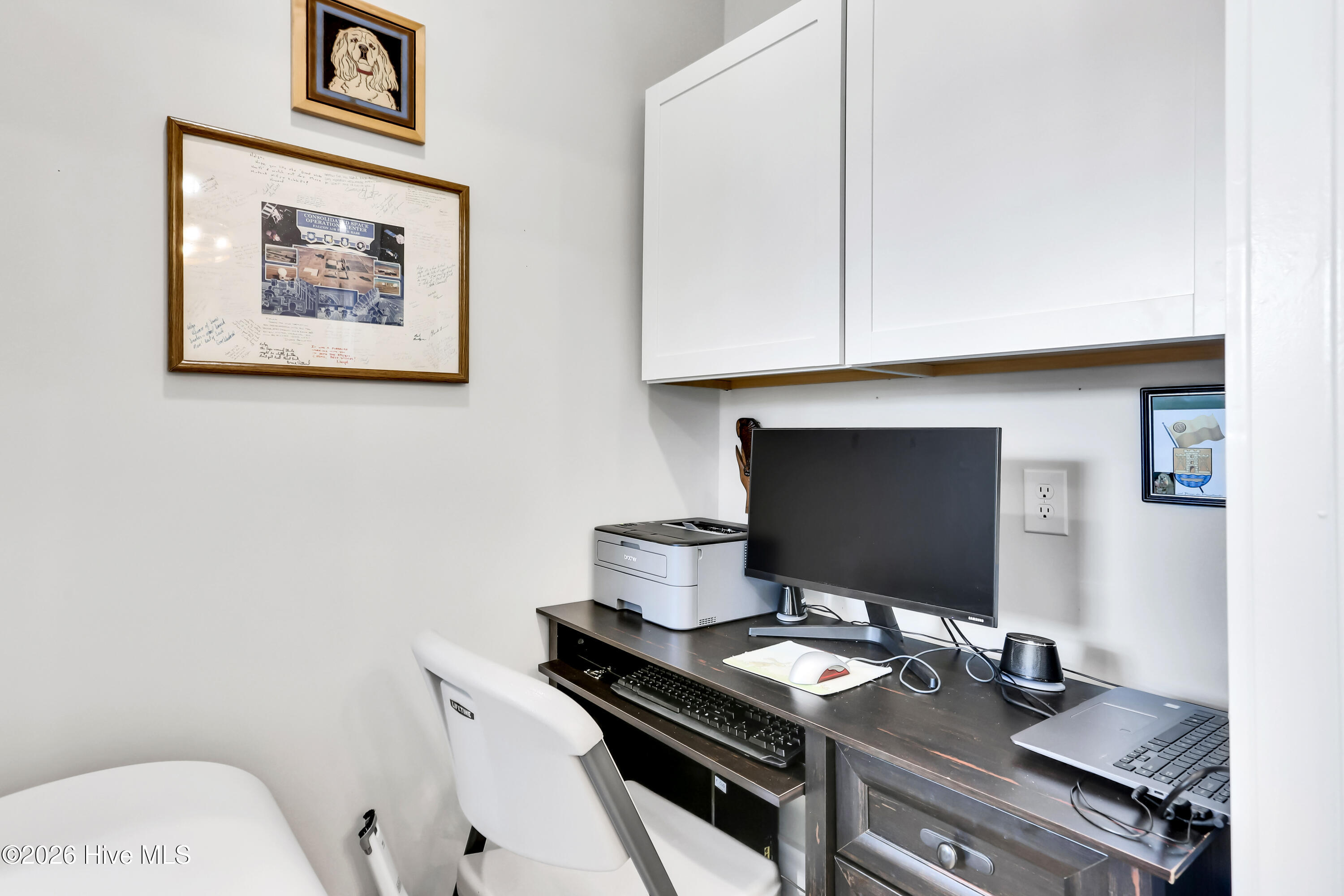 100564163 | Photo 23