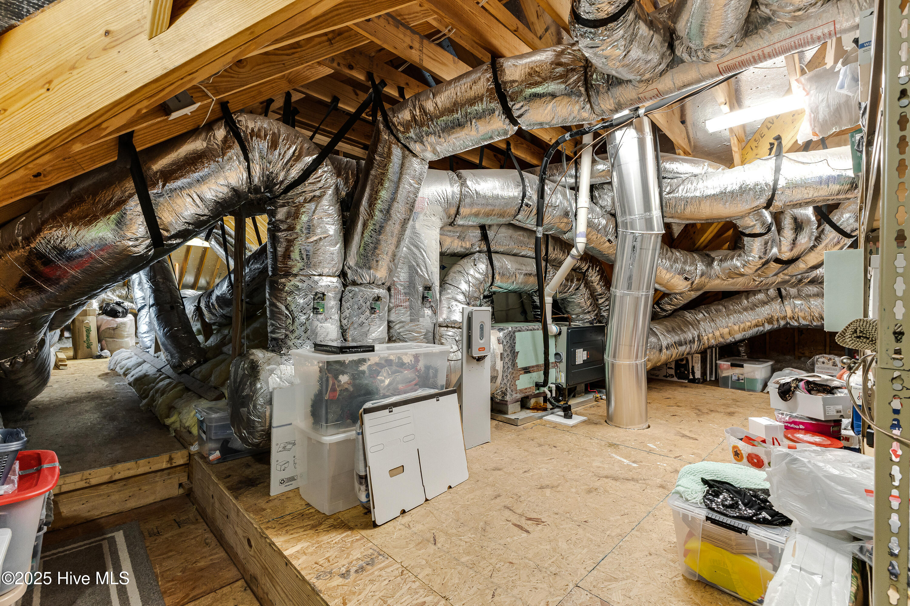 100519190 | Photo 32