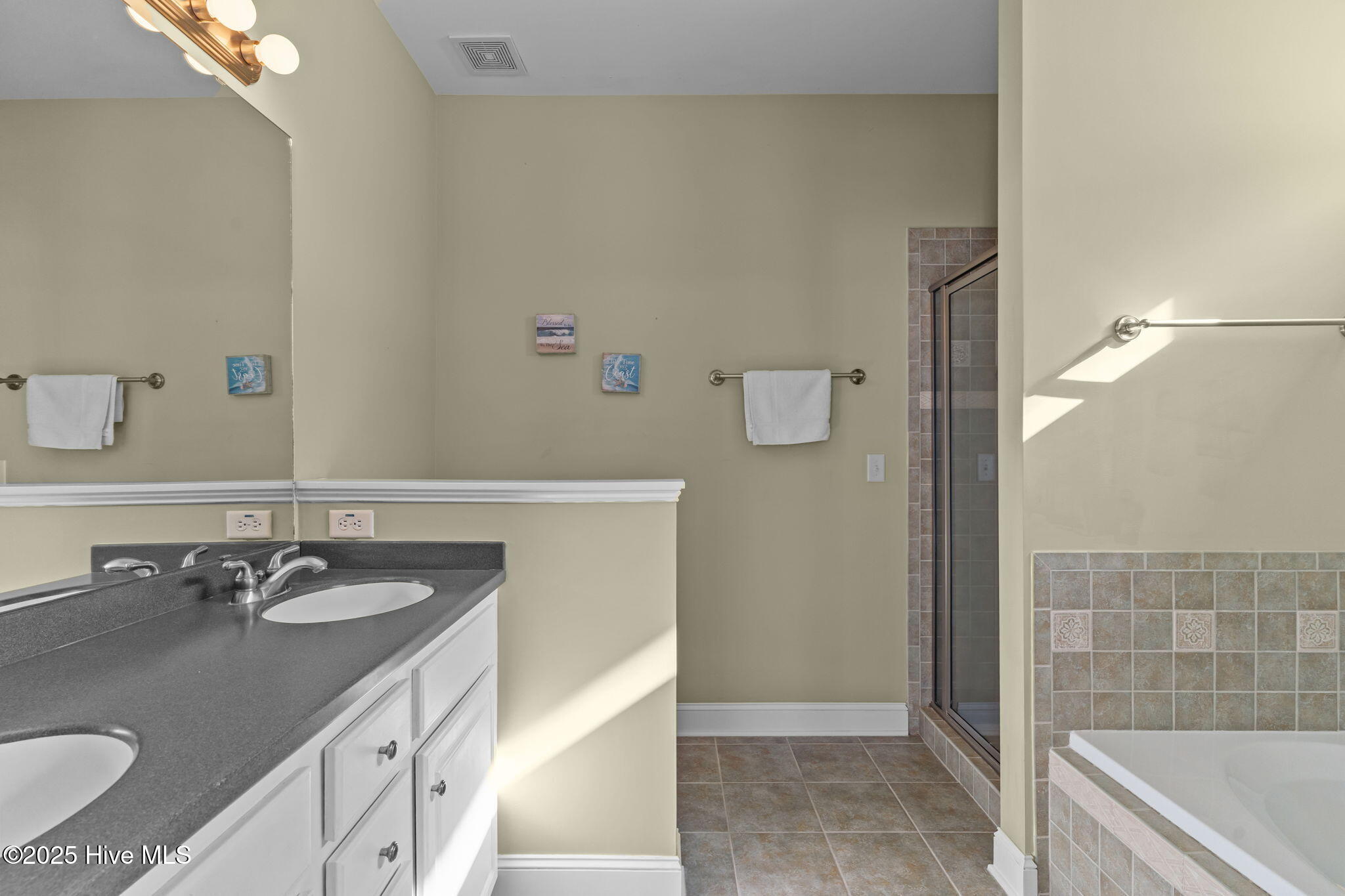 100540778 | Photo 23