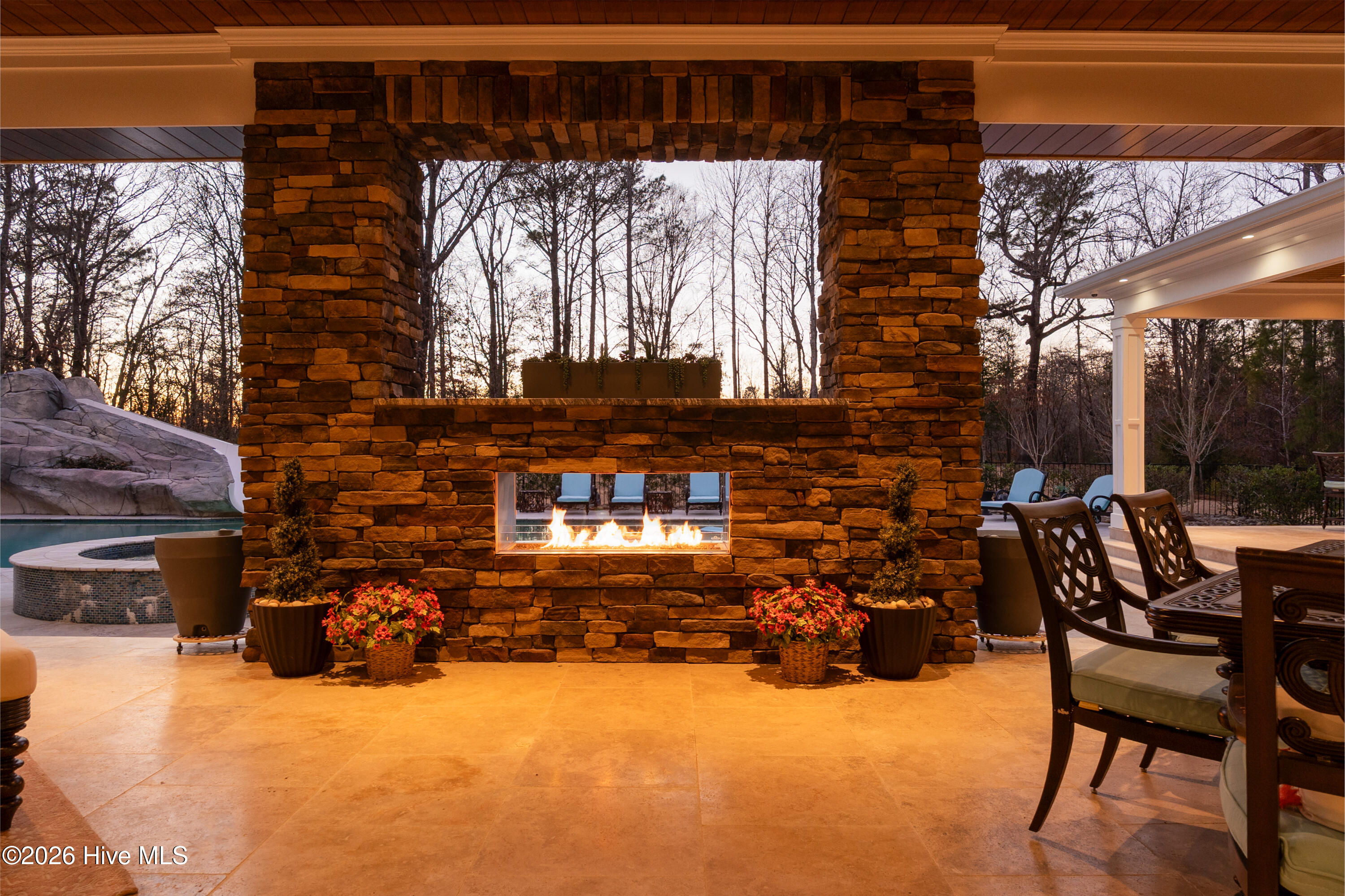 100550947 | Photo 89