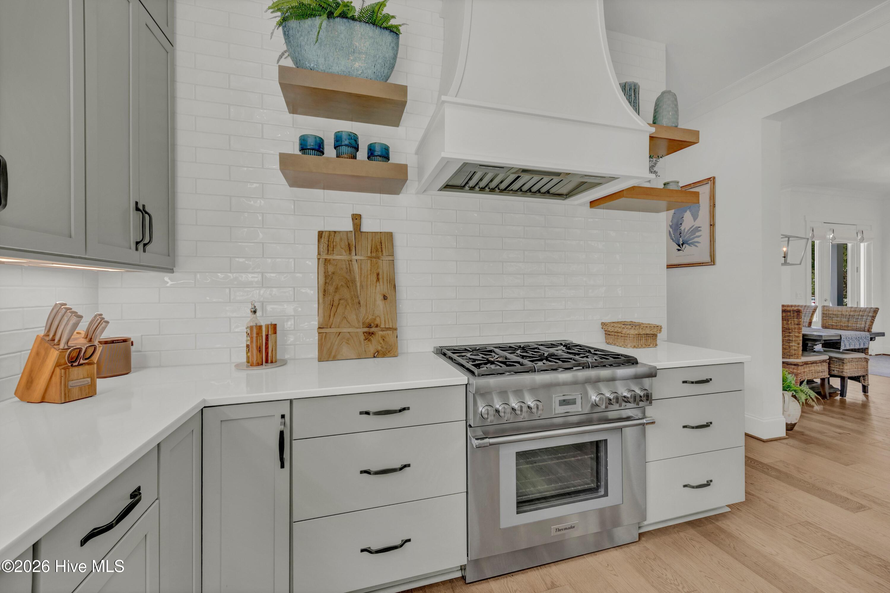 100566048 | Photo 24