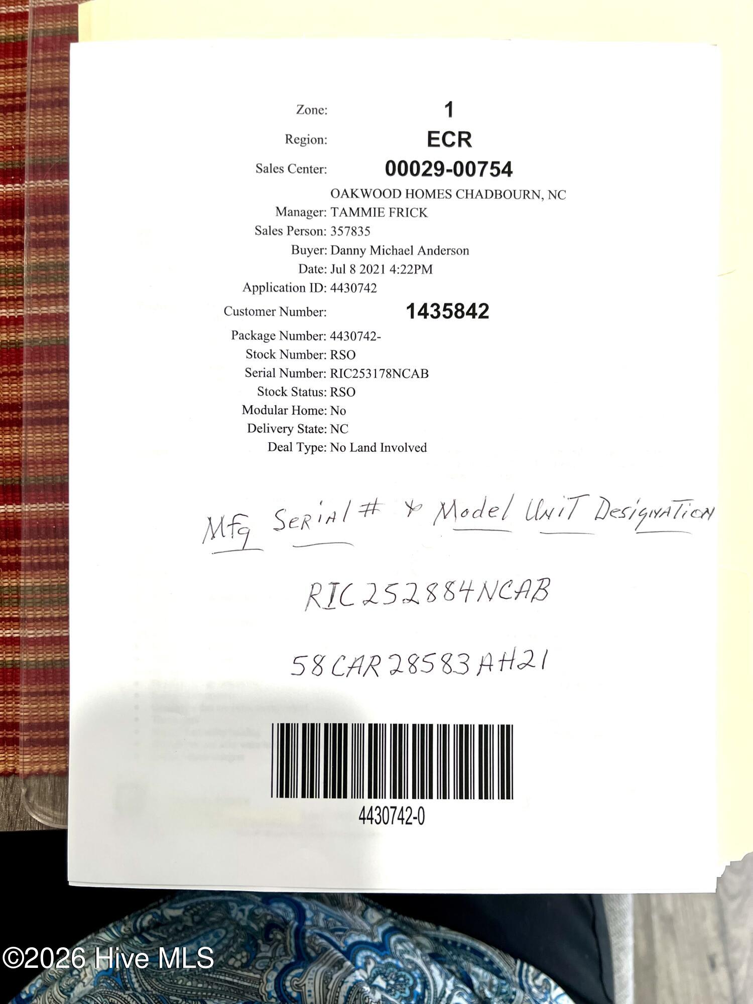 100558277 | Photo 43