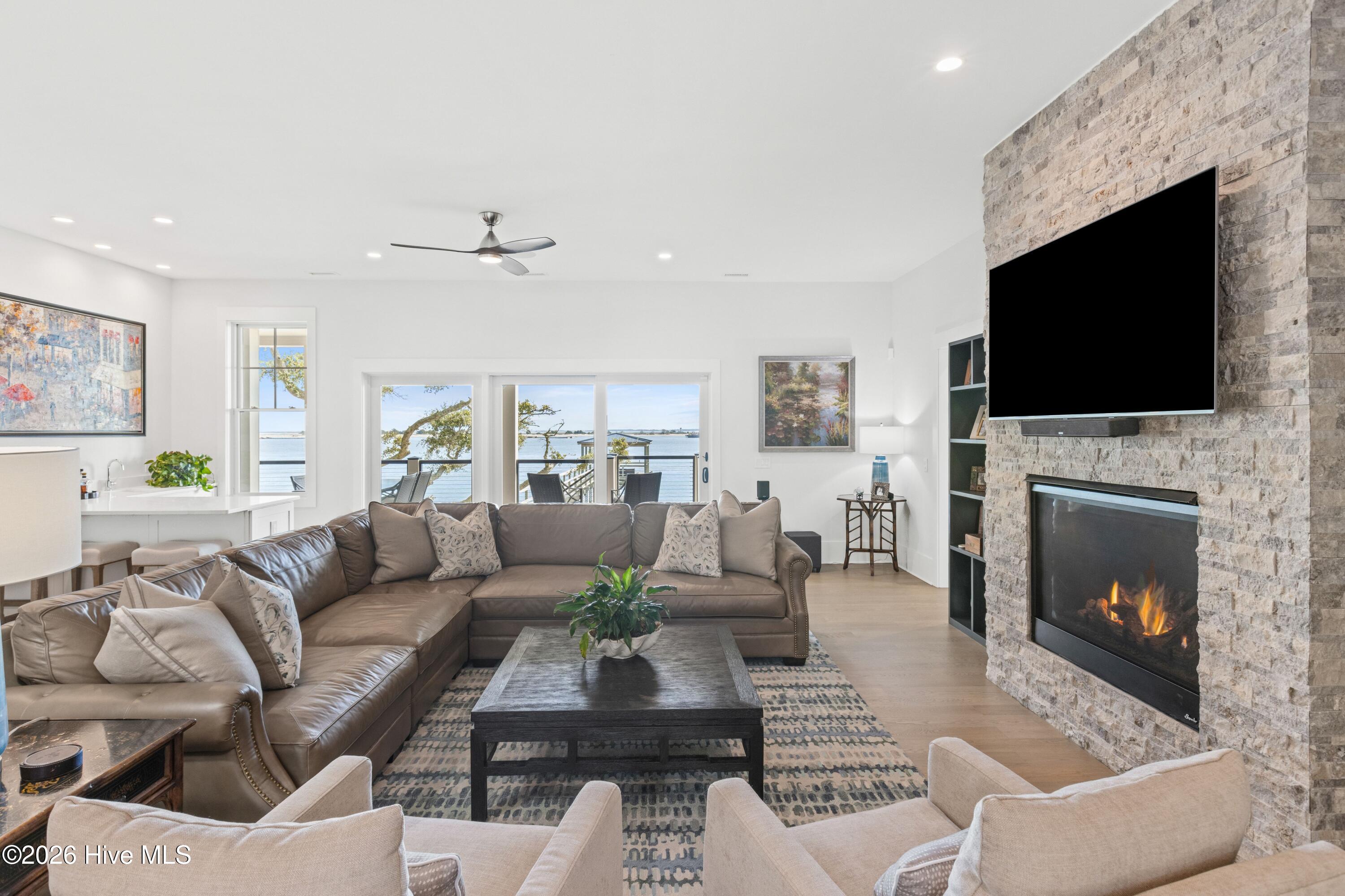 100556008 | Photo 35