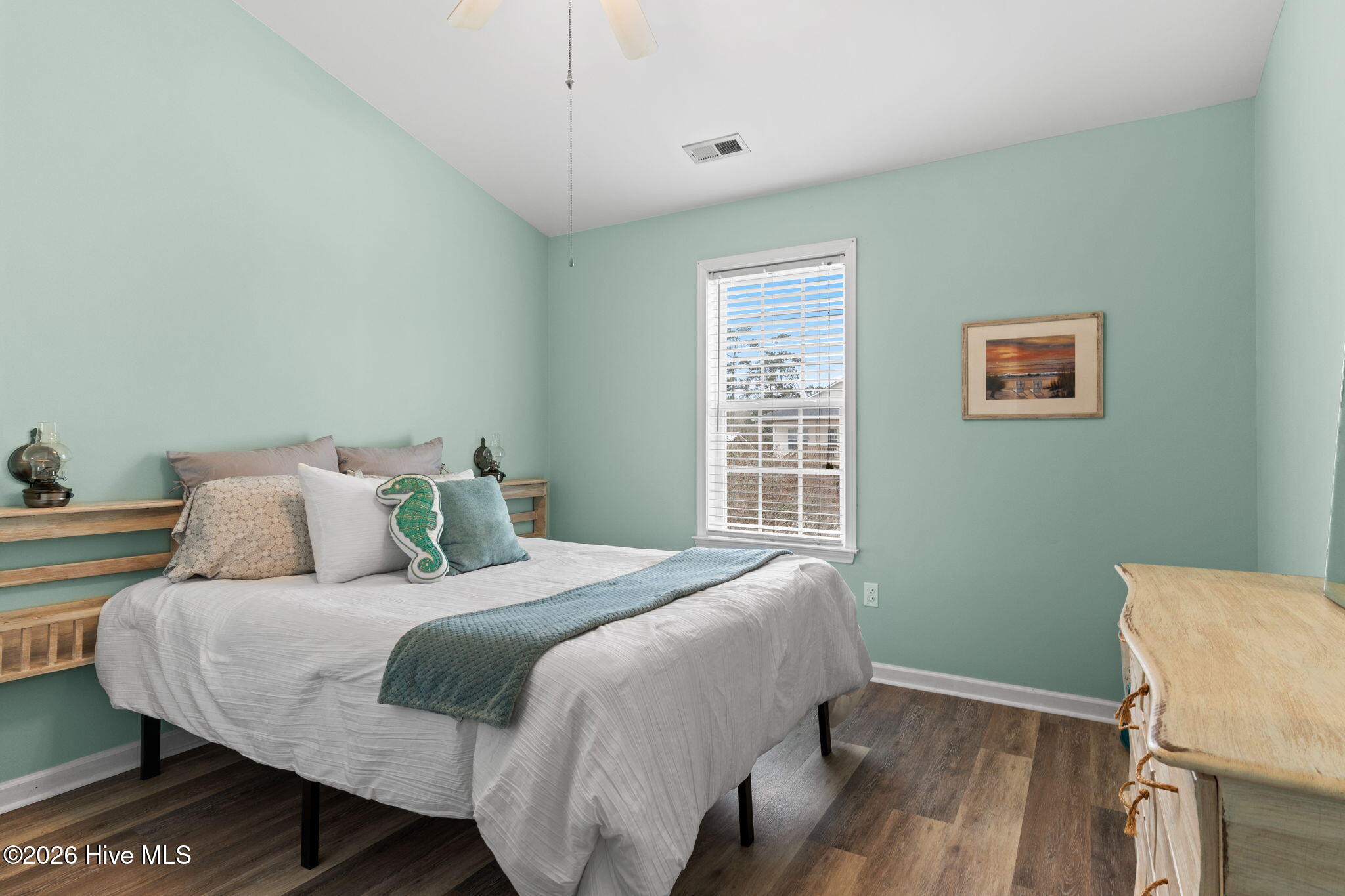 100560273 | Photo 23