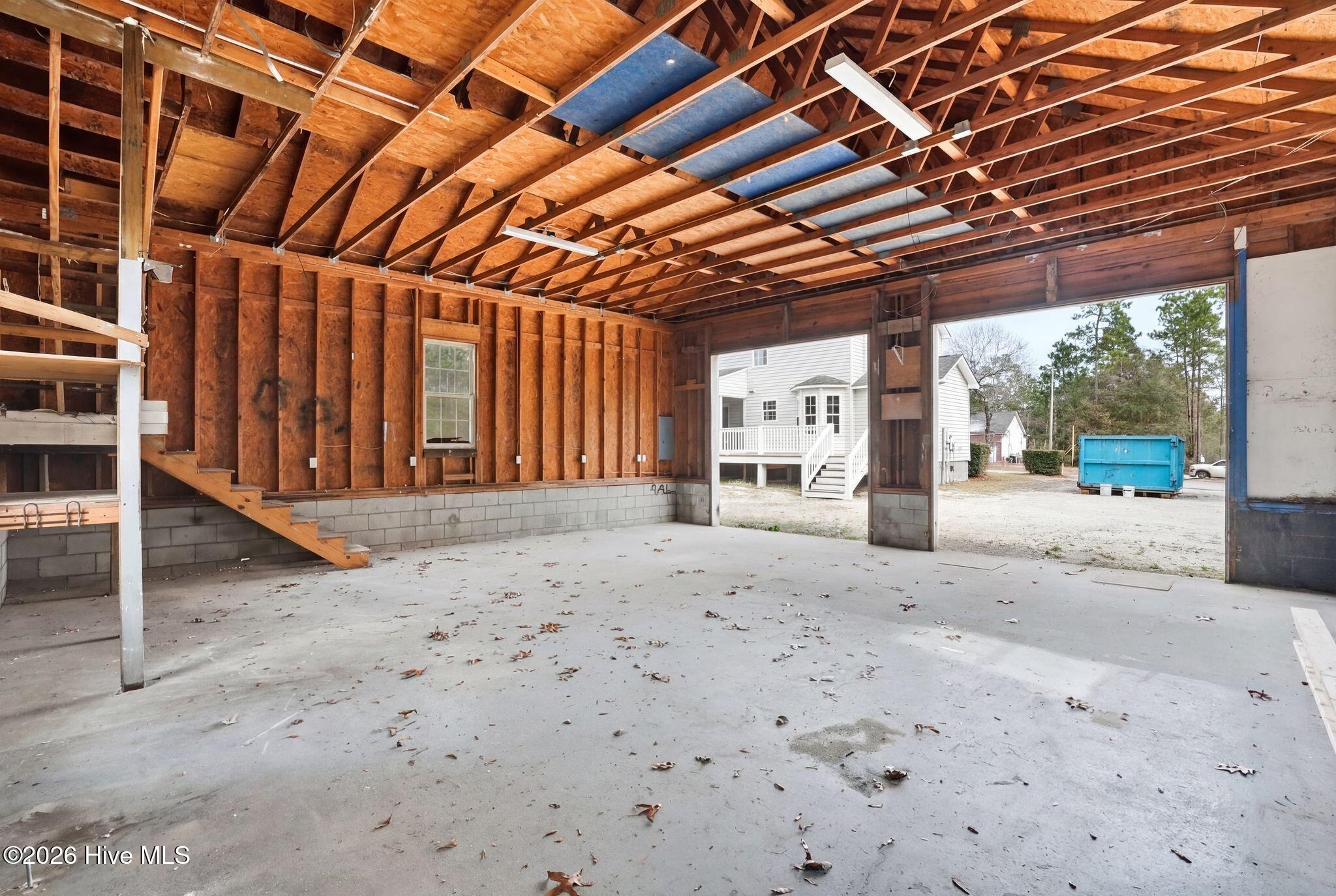 100557093 | Photo 76