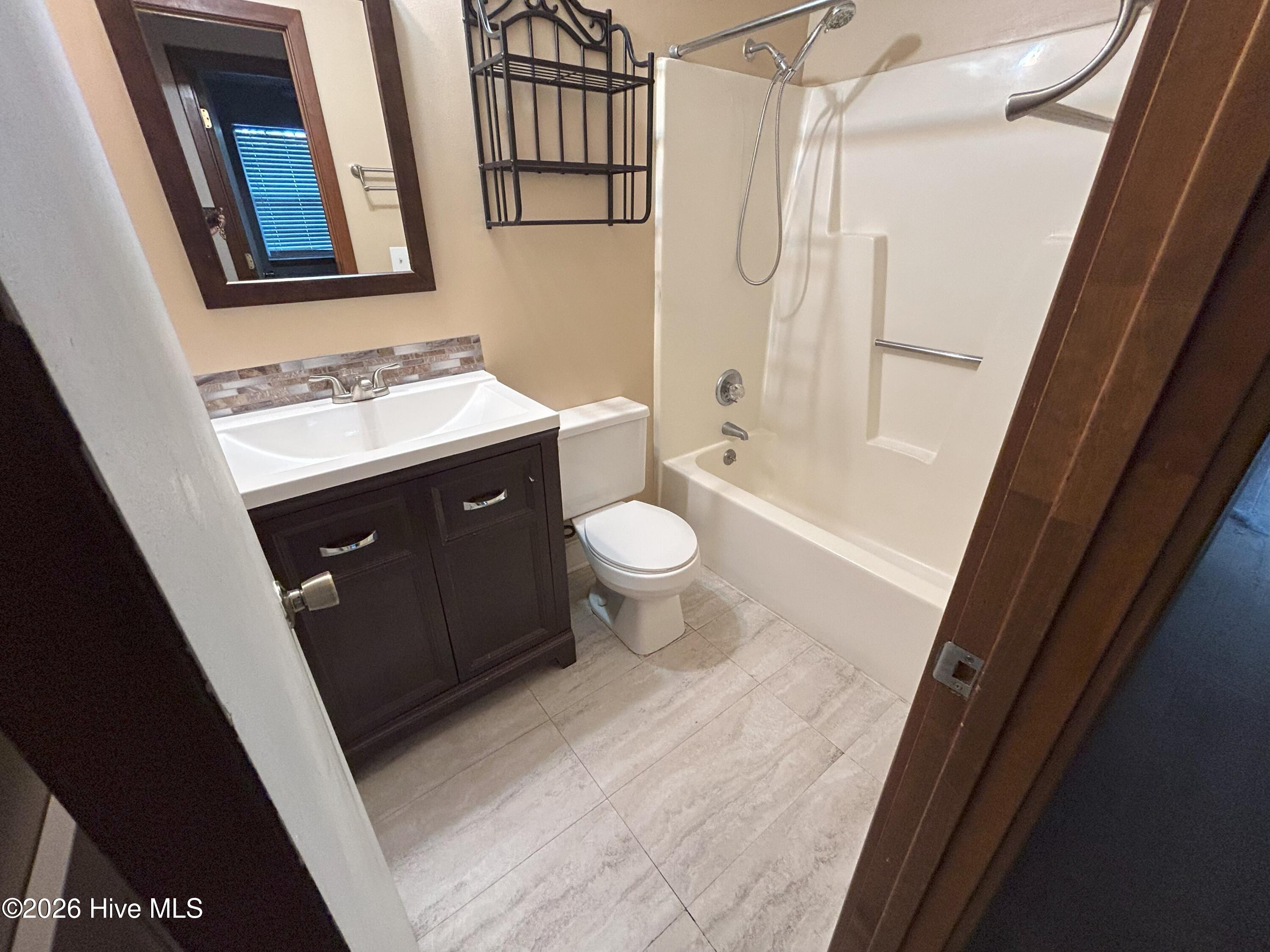 100557672 | Photo 16