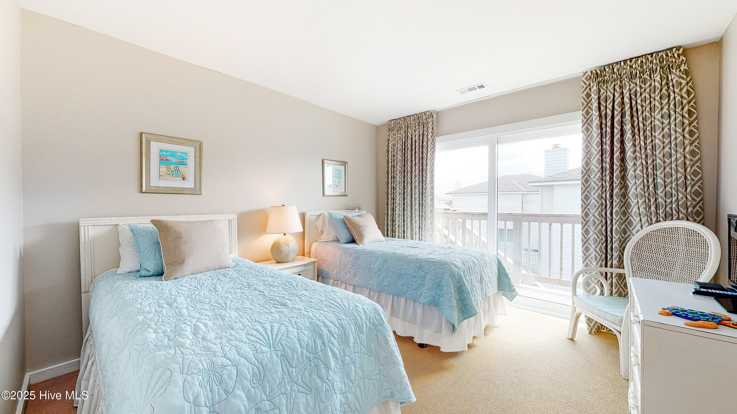 100532230 | Photo 25