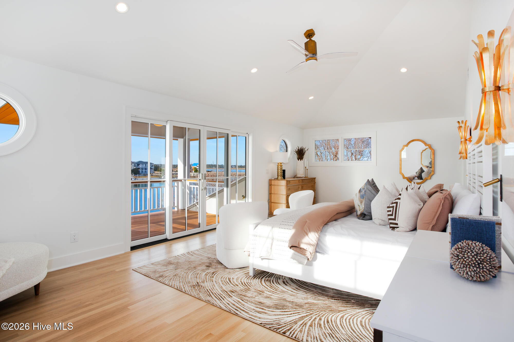 100550703 | Photo 38