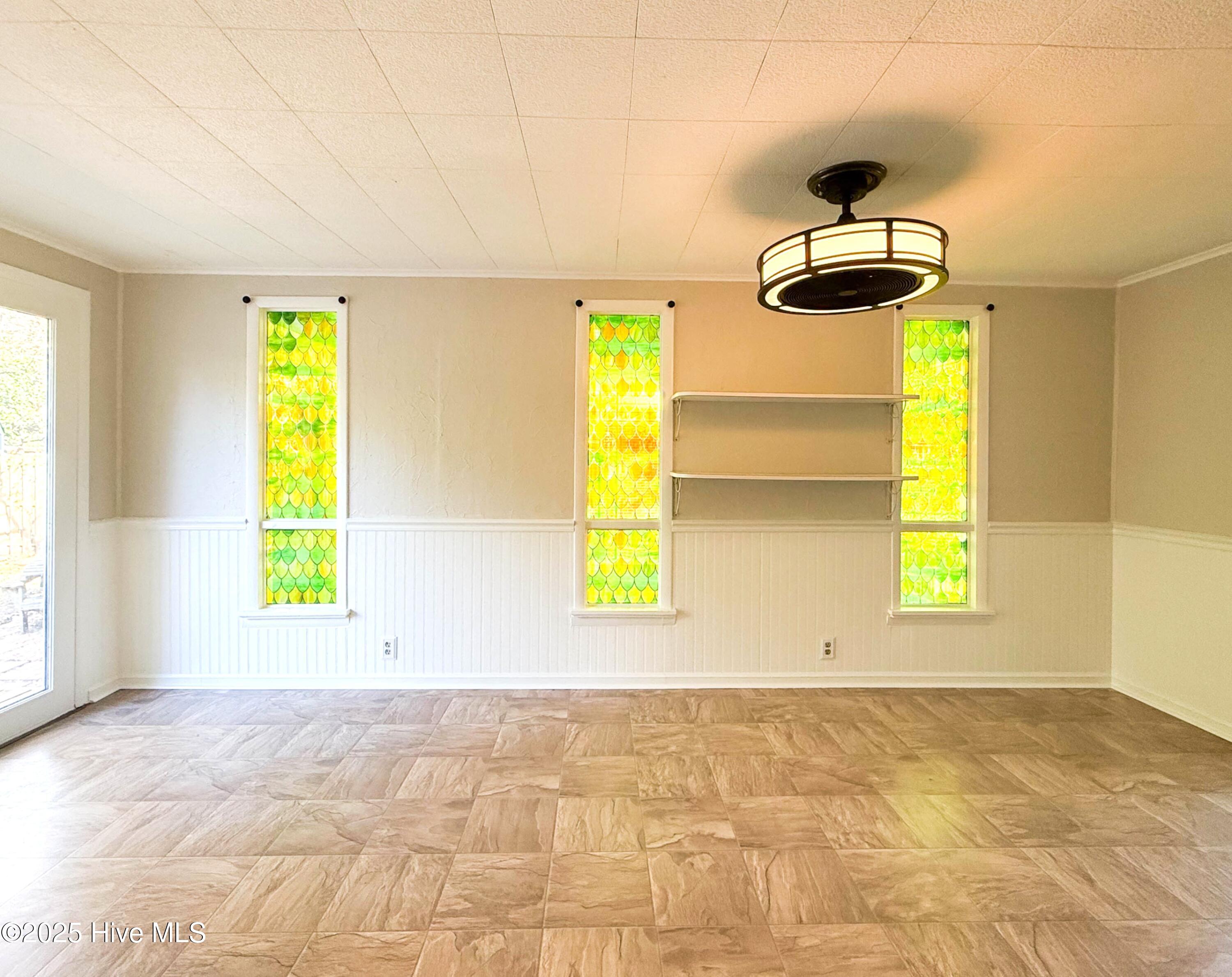 100537869 | Photo 14