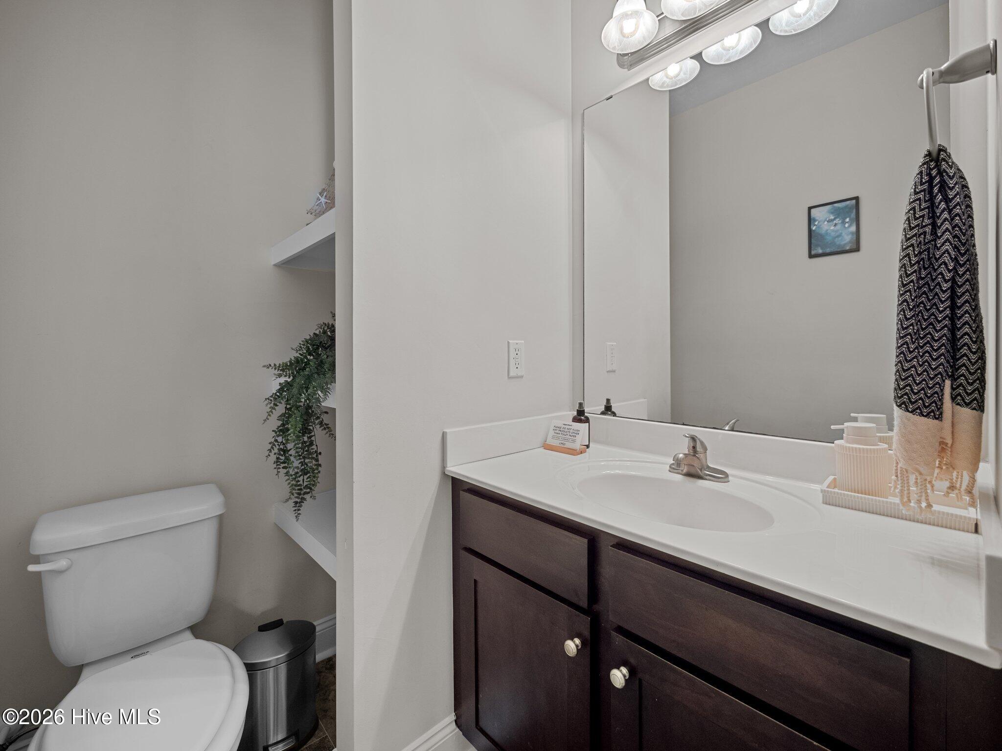 100566345 | Photo 25