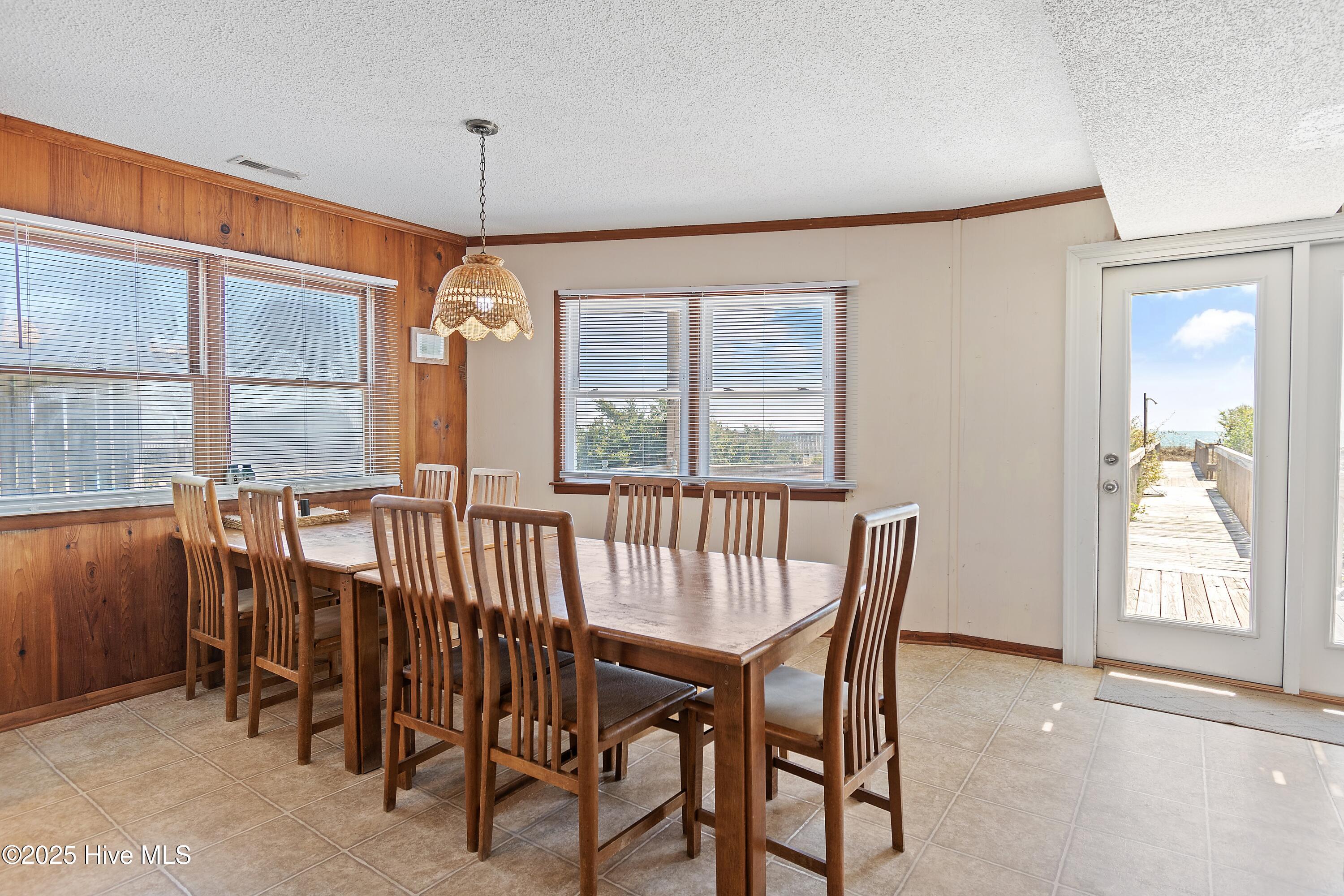 100497729 | Photo 11