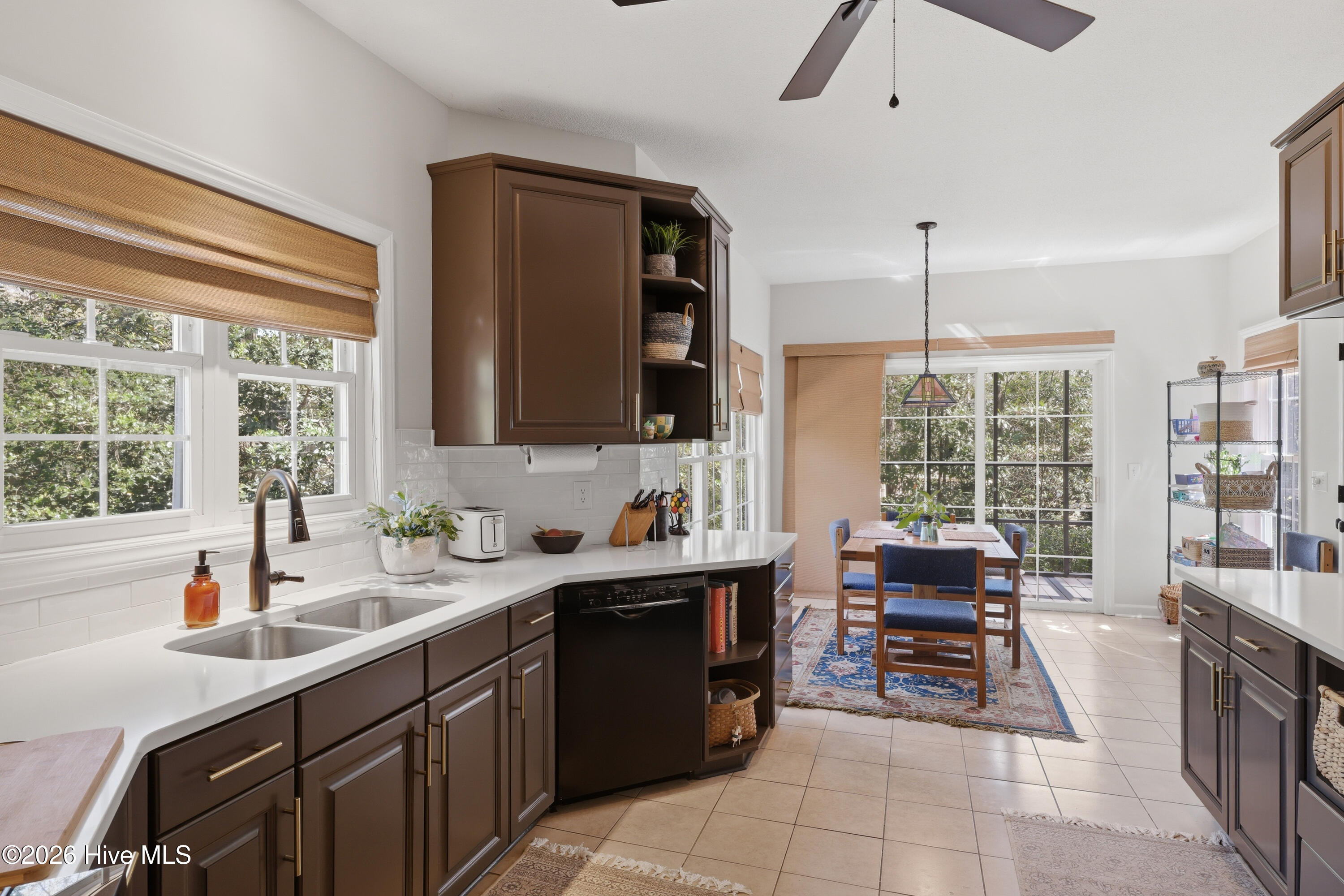 100561627 | Photo 33