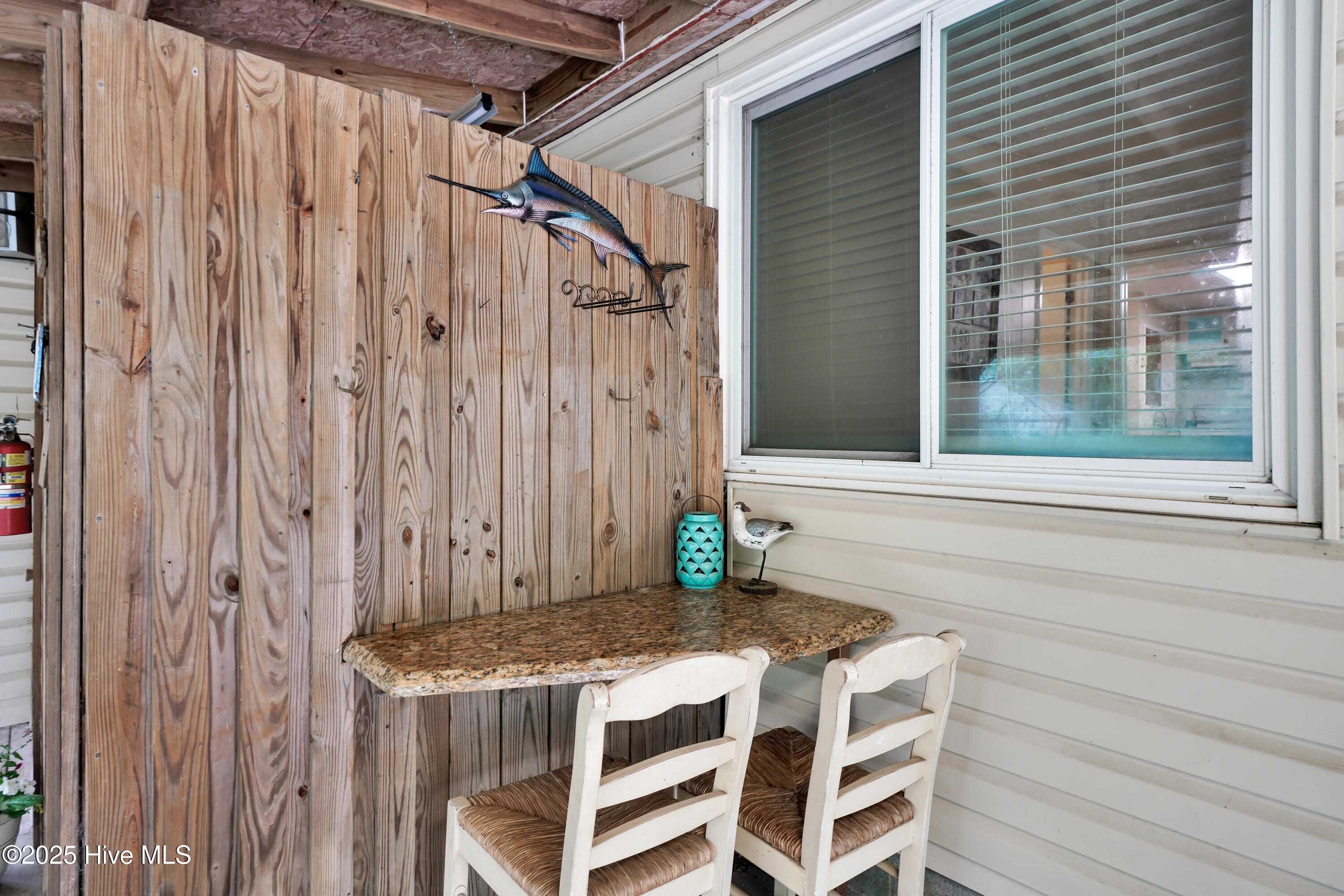 100556087 | Photo 23