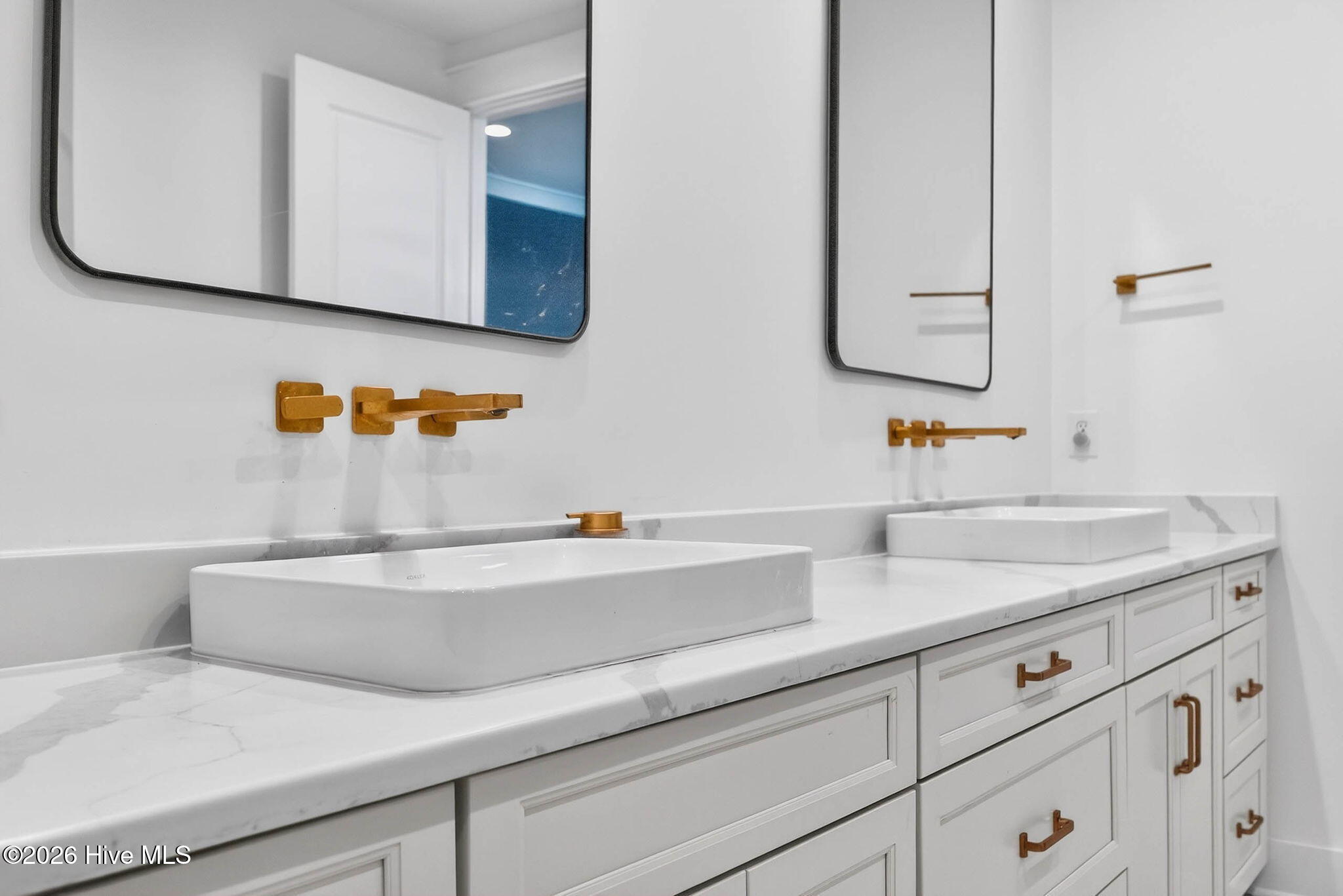 100560531 | Photo 17