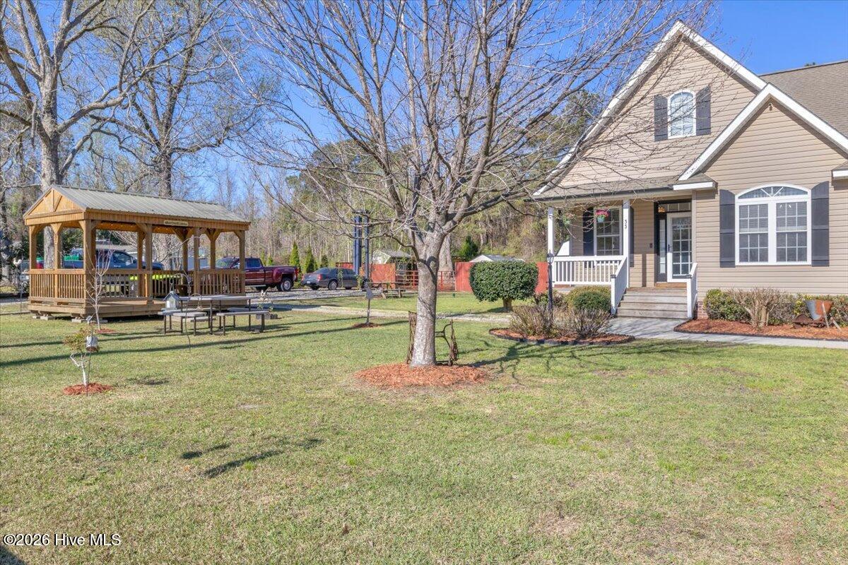 100561788 | Photo 15