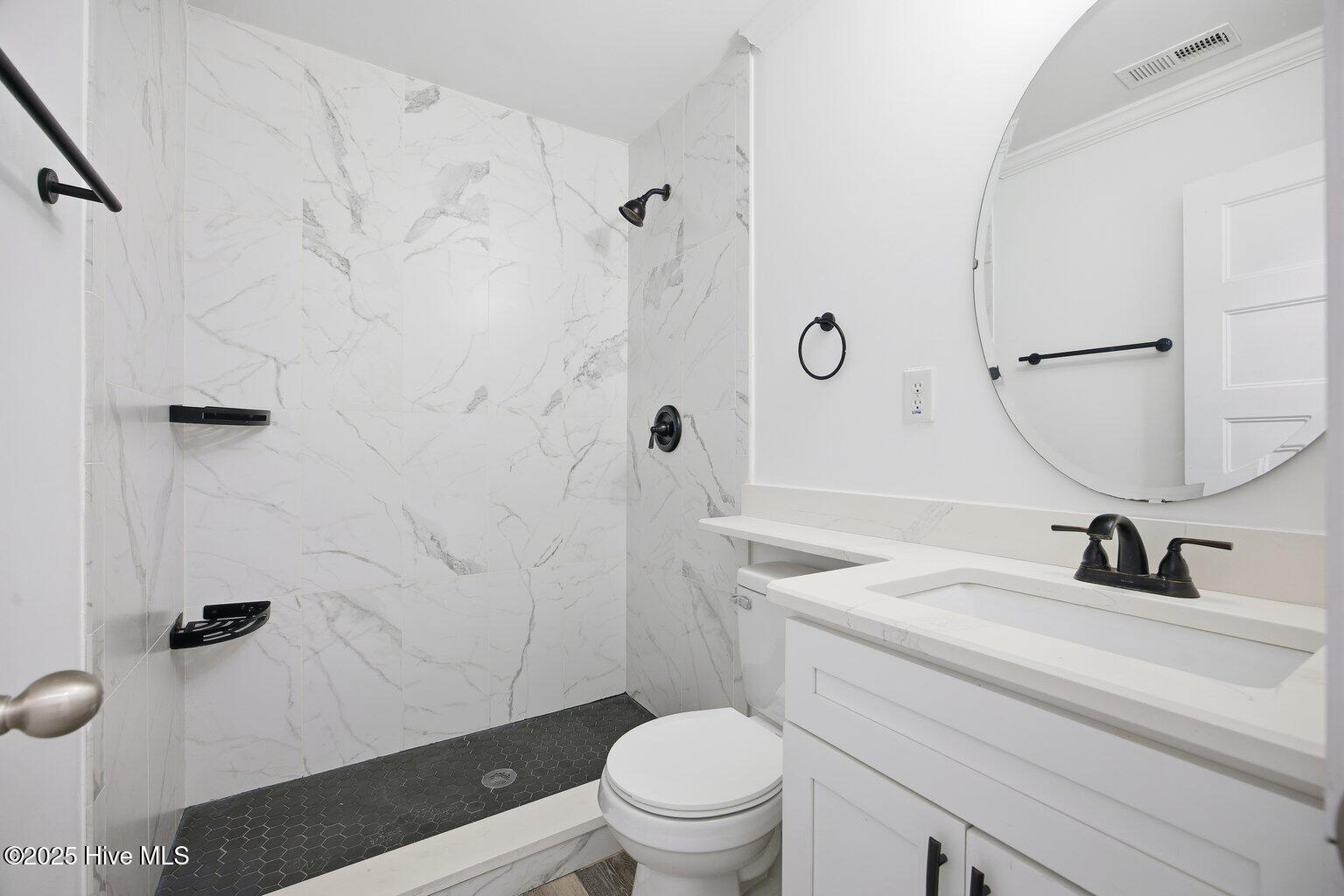 100543784 | Photo 25